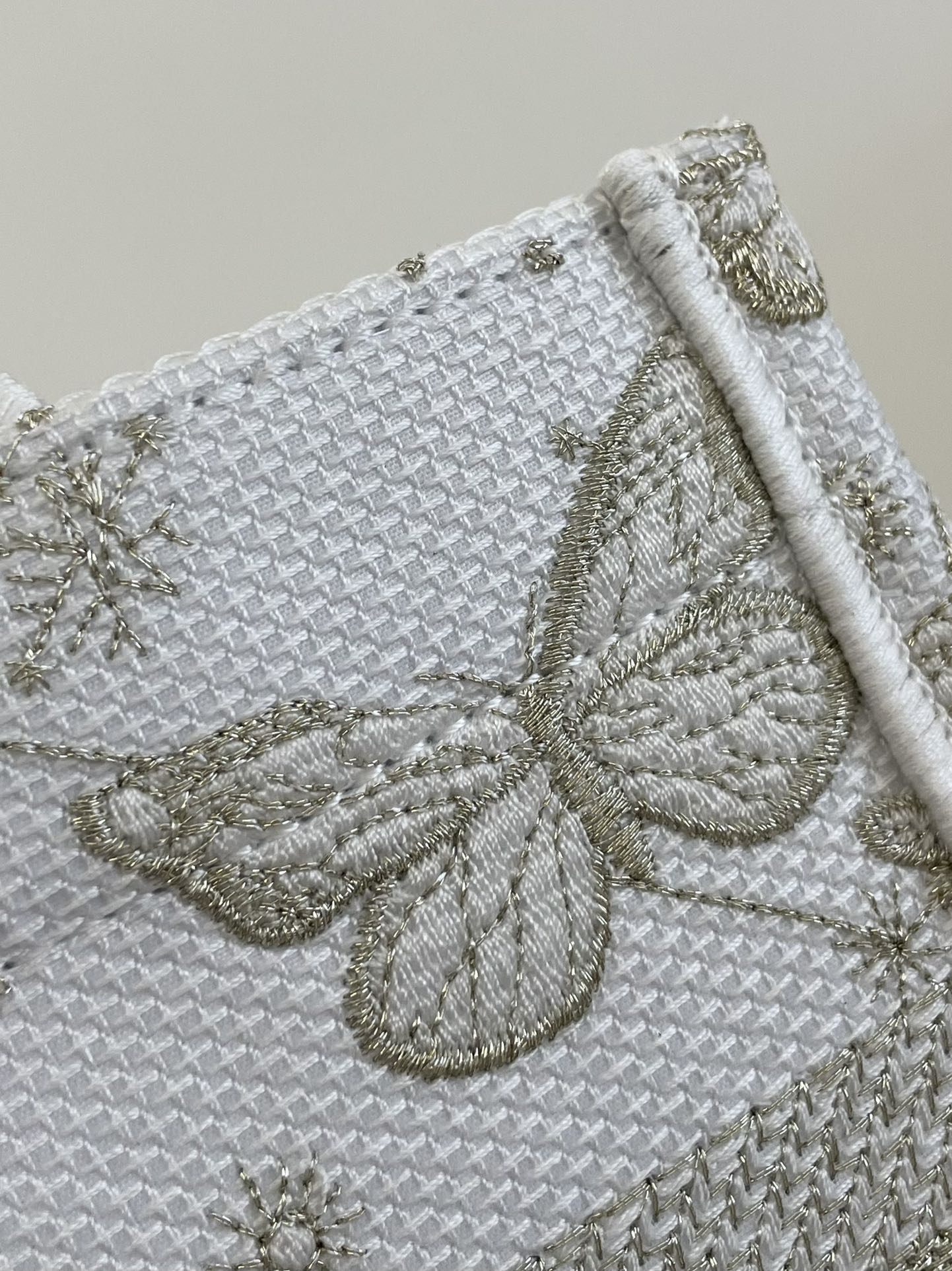 Small Butterfly Embroidered Tote, Size: 26*8*22cm