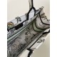 Small Tote Exquisite Butterfly Embroidery, Size: 26*8*22cm  