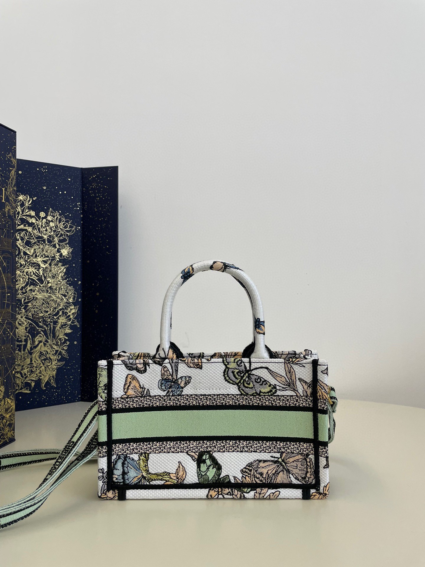 Mini Tote Autumn/Winter Series, Exquisite Butterfly Embroidery, Size: 21.5*13*7.5cm  