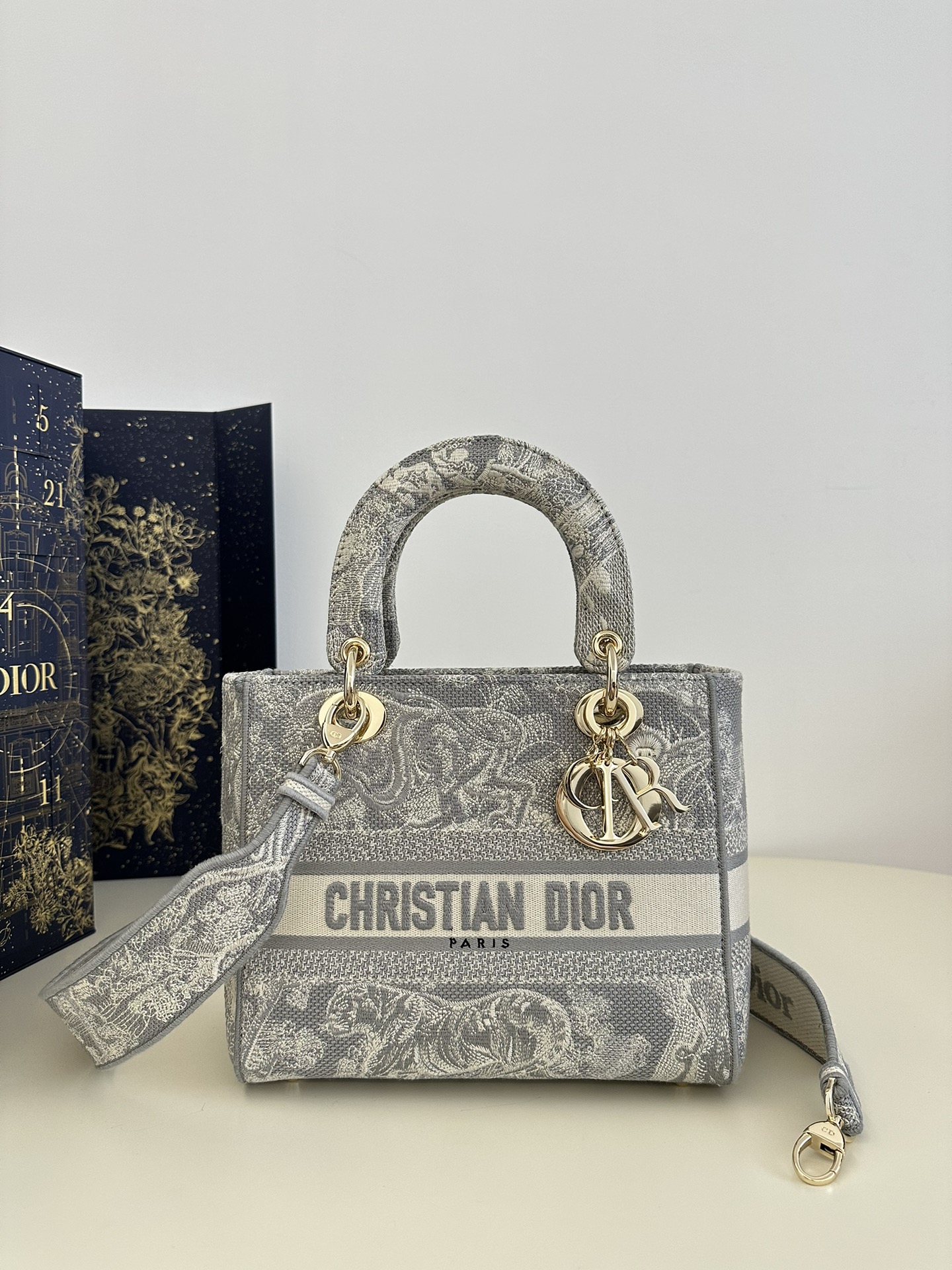 Lady Dior Tiger Embroidery Series, Size: 24cm  