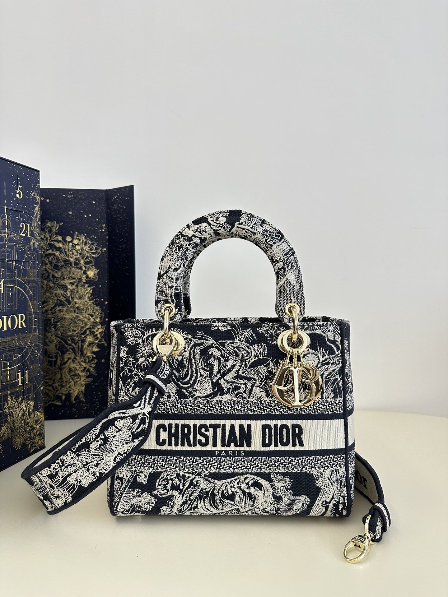 Lady Dior Tiger Embroidery Series, Size: 24cm  