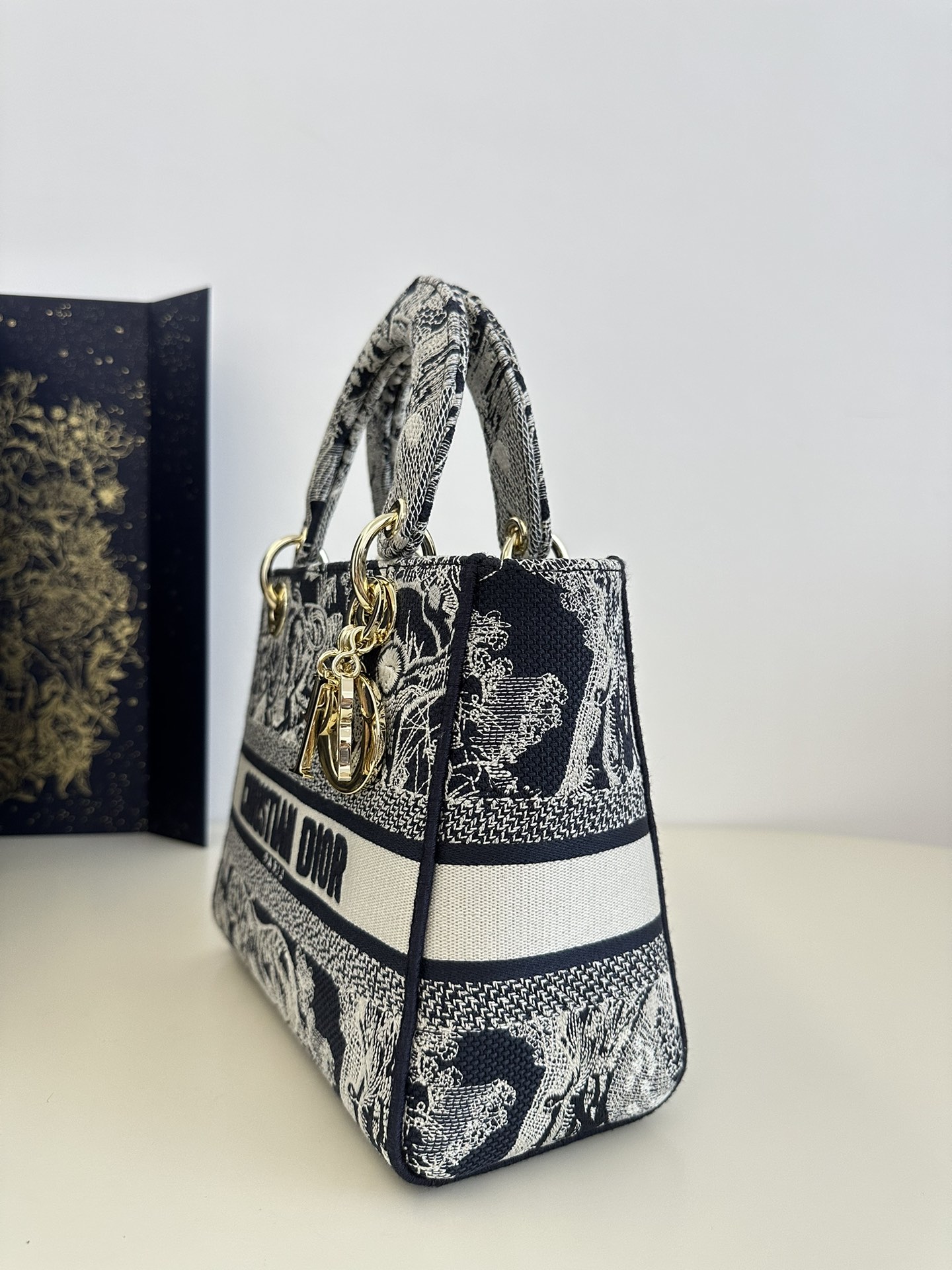 Lady Dior Tiger Embroidery Series, Size: 24cm  