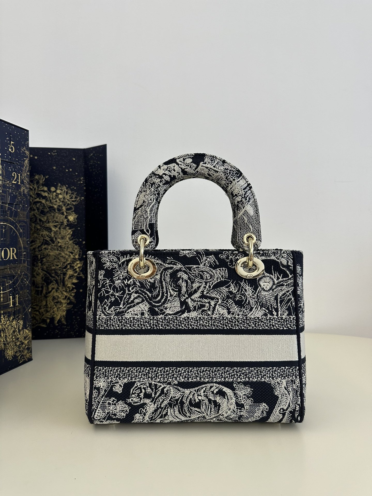 Lady Dior Tiger Embroidery Series, Size: 24cm  