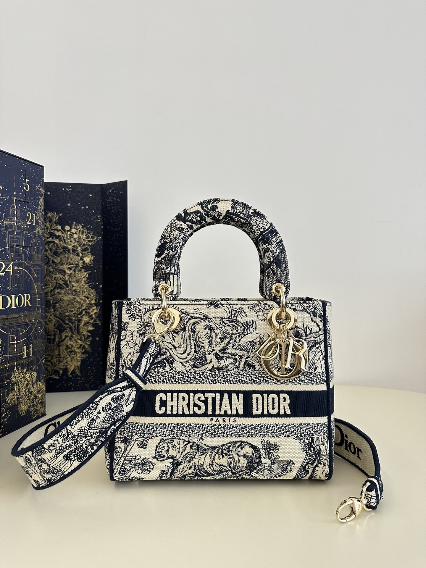 Lady Dior Tiger Embroidery Series, Size: 24cm  