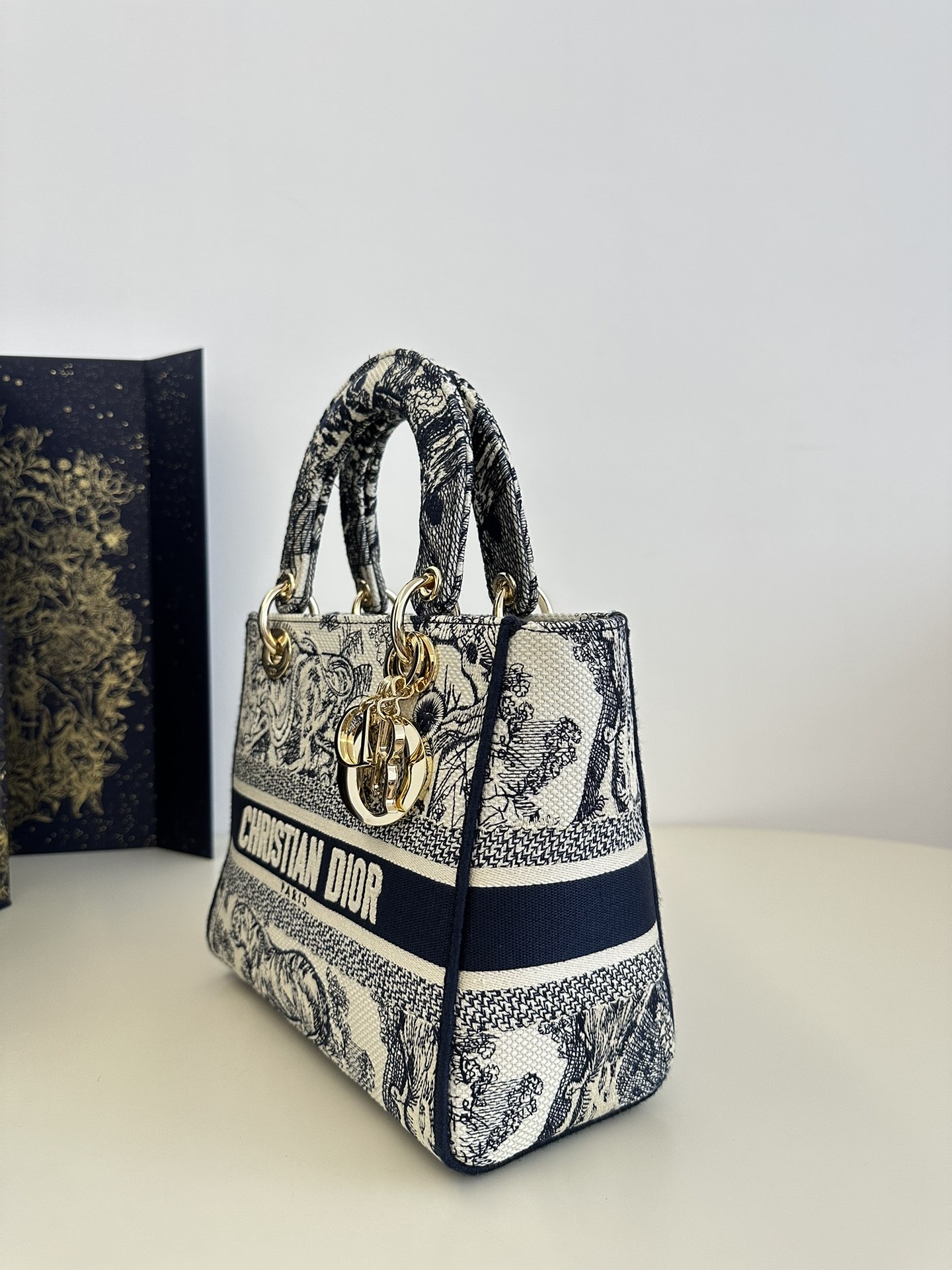 Lady Dior Tiger Embroidery Series, Size: 24cm  