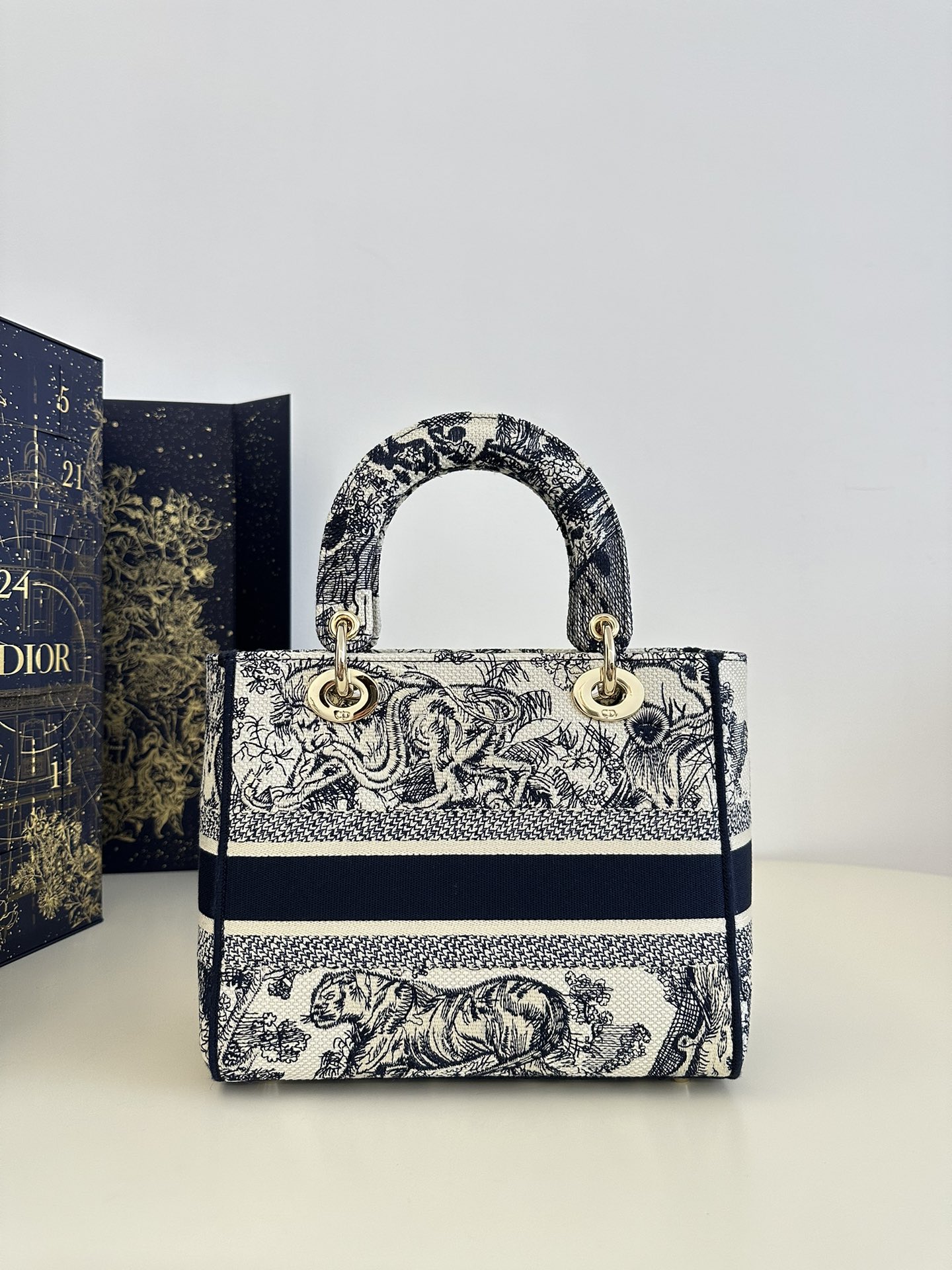 Lady Dior Tiger Embroidery Series, Size: 24cm  