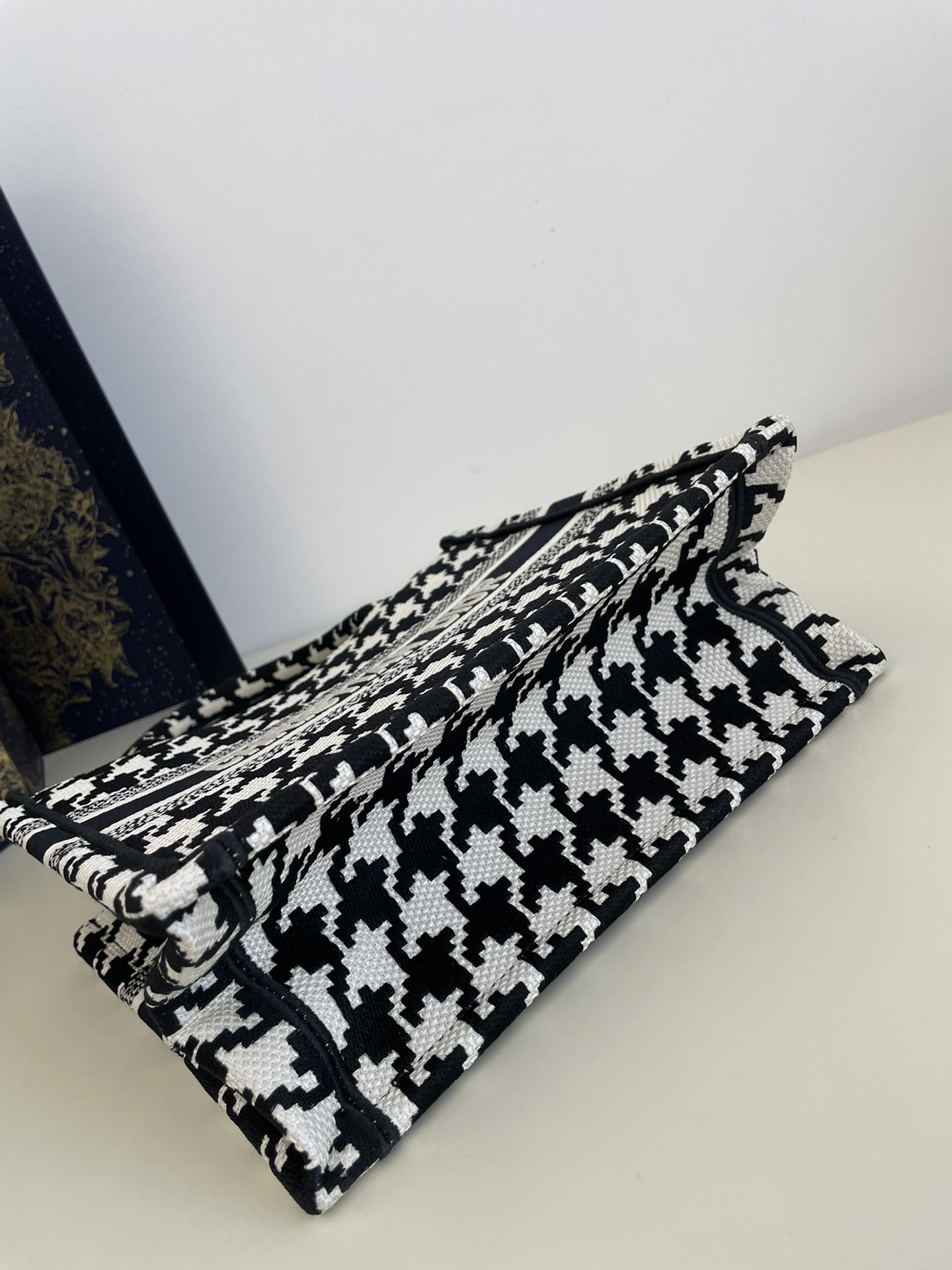 Small Tote Houndstooth Series, Size: 26*8*22cm  