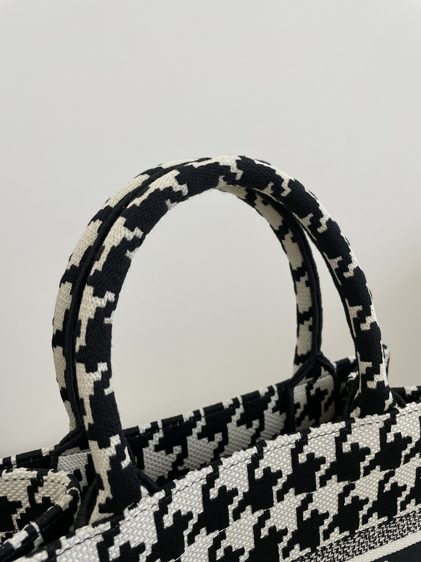 Small Tote Houndstooth Series, Size: 26*8*22cm  