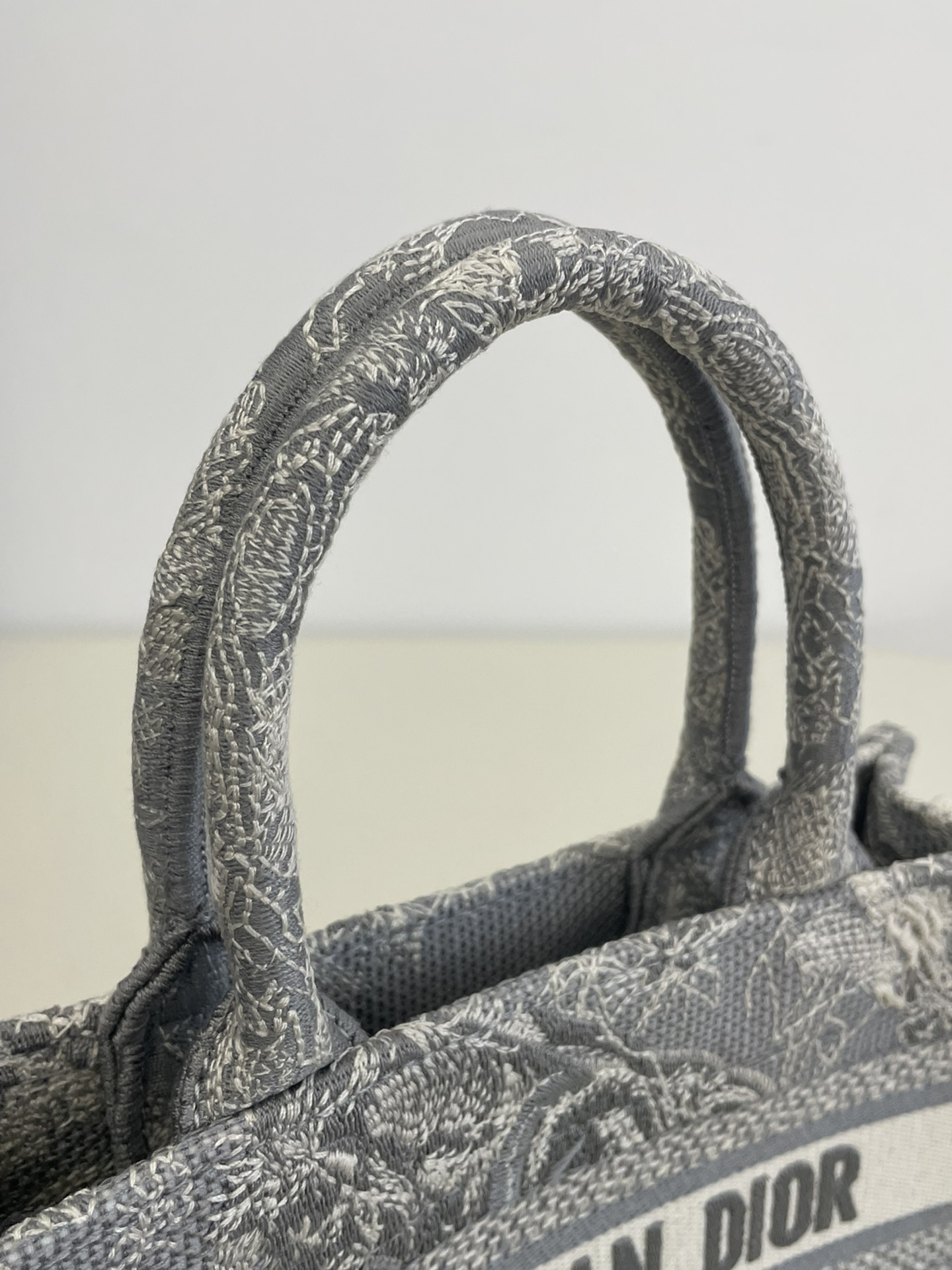 Spring/Summer Tote, Exquisite Tiger Embroidery, Size: 21.5*13*7.5cm  