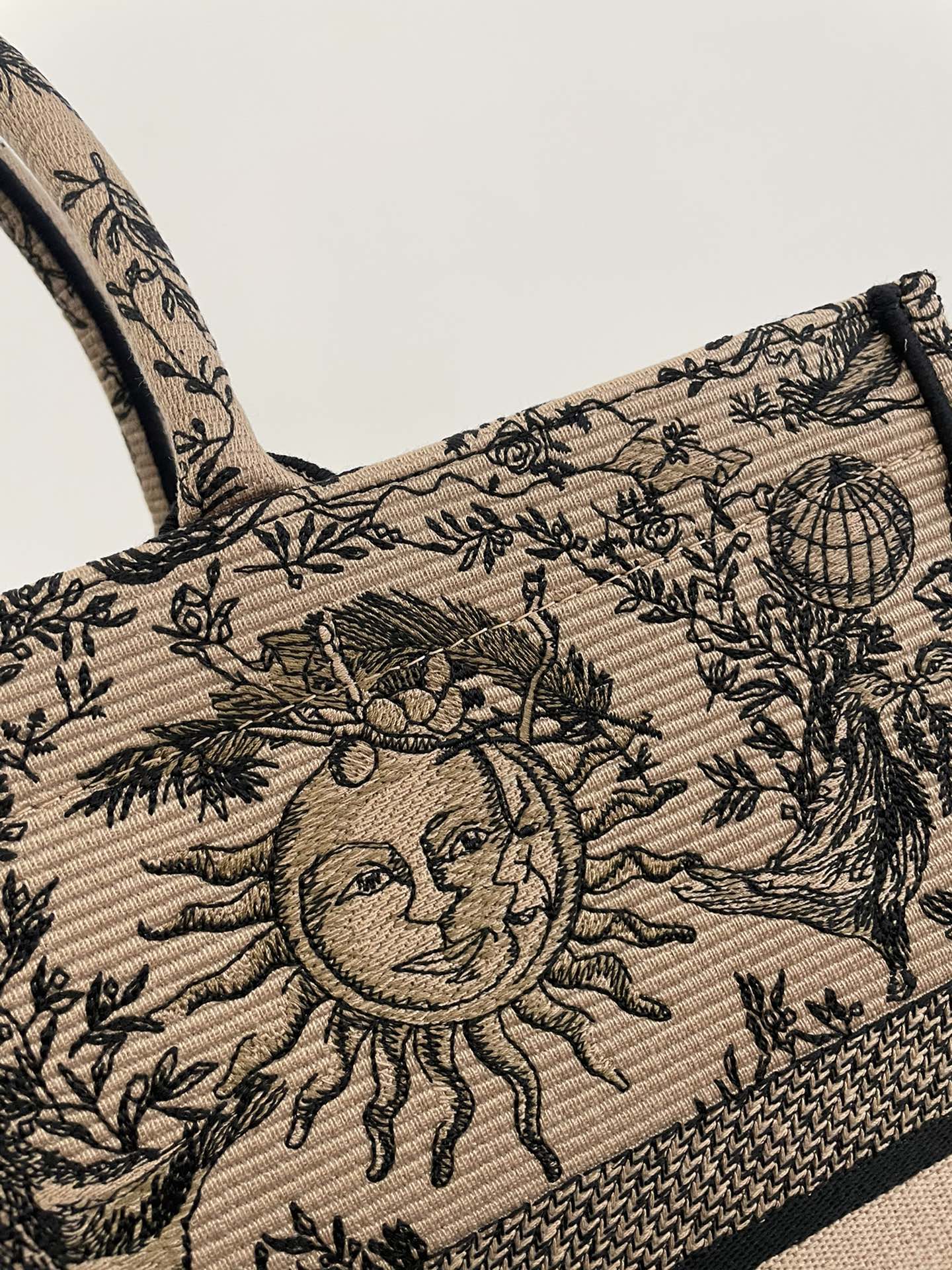 Large Spring/Summer Tote, Sun Embroidery Pattern, Size: 42*18*35cm  