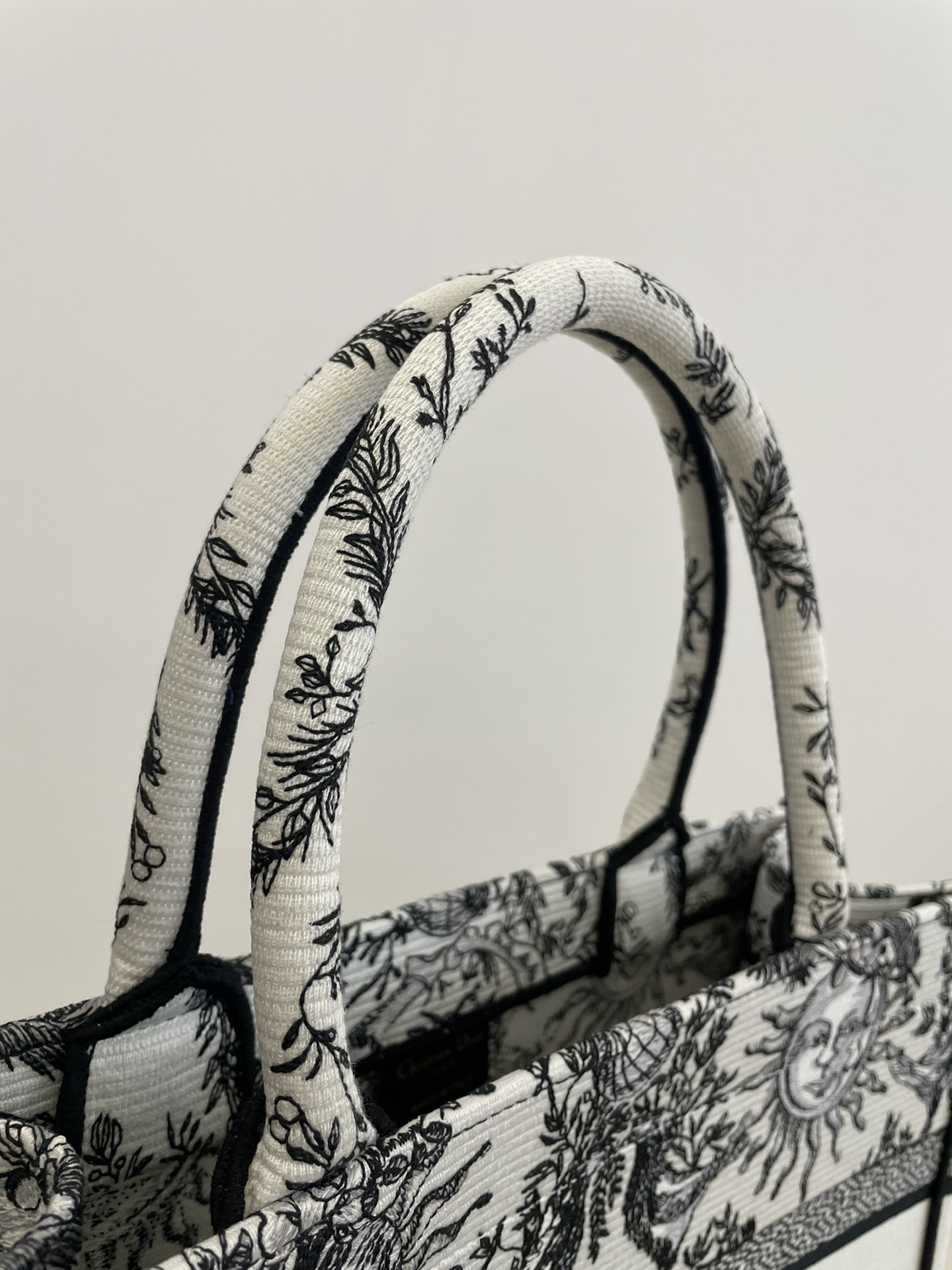 Medium Spring/Summer Tote, Sun Embroidery Pattern, Size: 36*18*28cm  