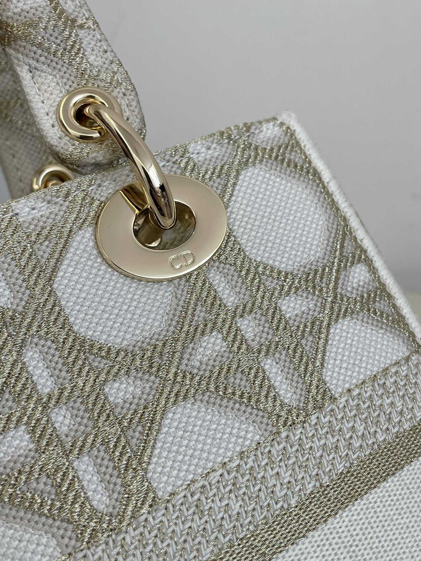 Five-Compartment Lady Dior Embroidered Spring/Summer Series, Gold Thread Embroidery, Size: 24*11*20cm