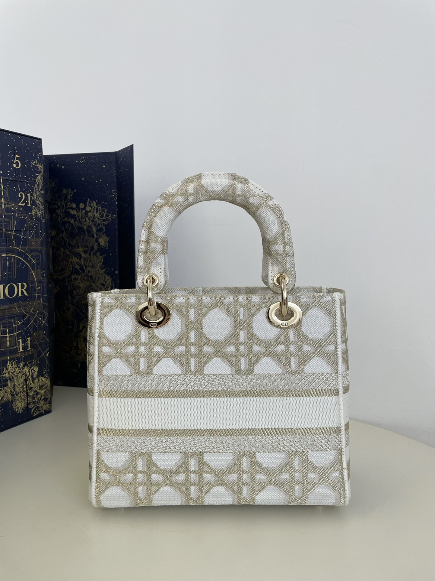 Five-Compartment Lady Dior Embroidered Spring/Summer Series, Gold Thread Embroidery, Size: 24*11*20cm