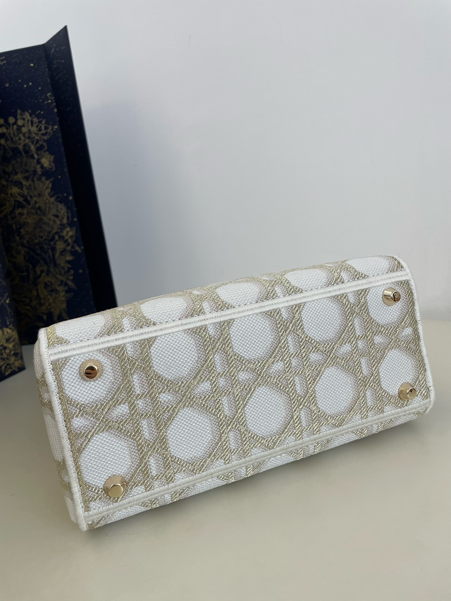 Five-Compartment Lady Dior Embroidered Spring/Summer Series, Gold Thread Embroidery, Size: 24*11*20cm