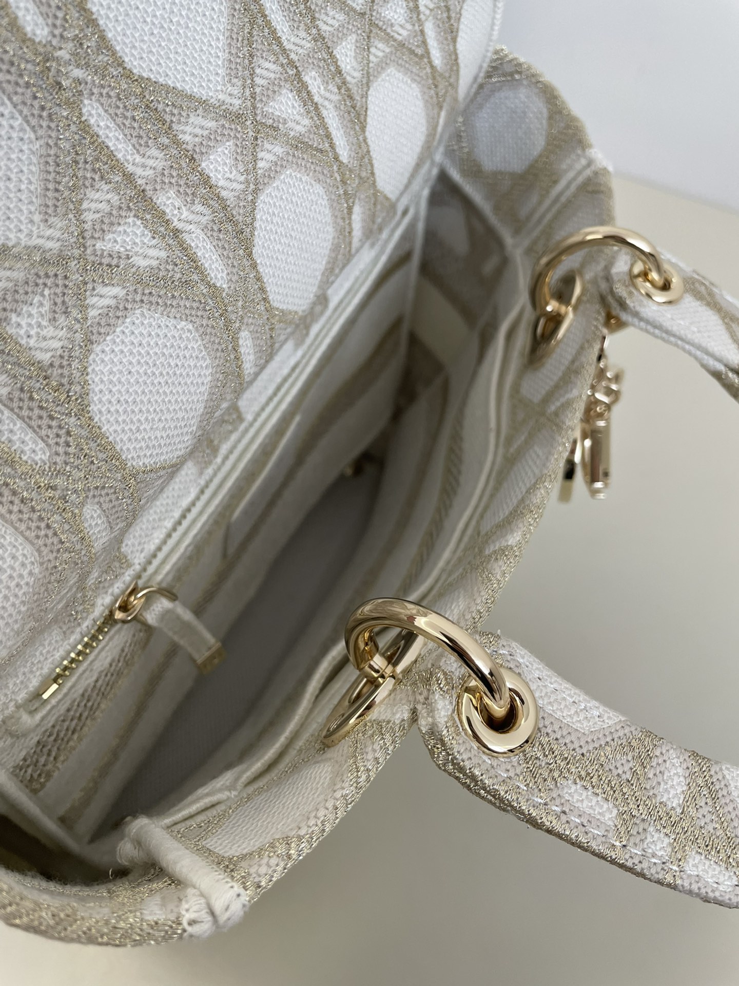 Five-Compartment Lady Dior Embroidered Spring/Summer Series, Gold Thread Embroidery, Size: 24*11*20cm