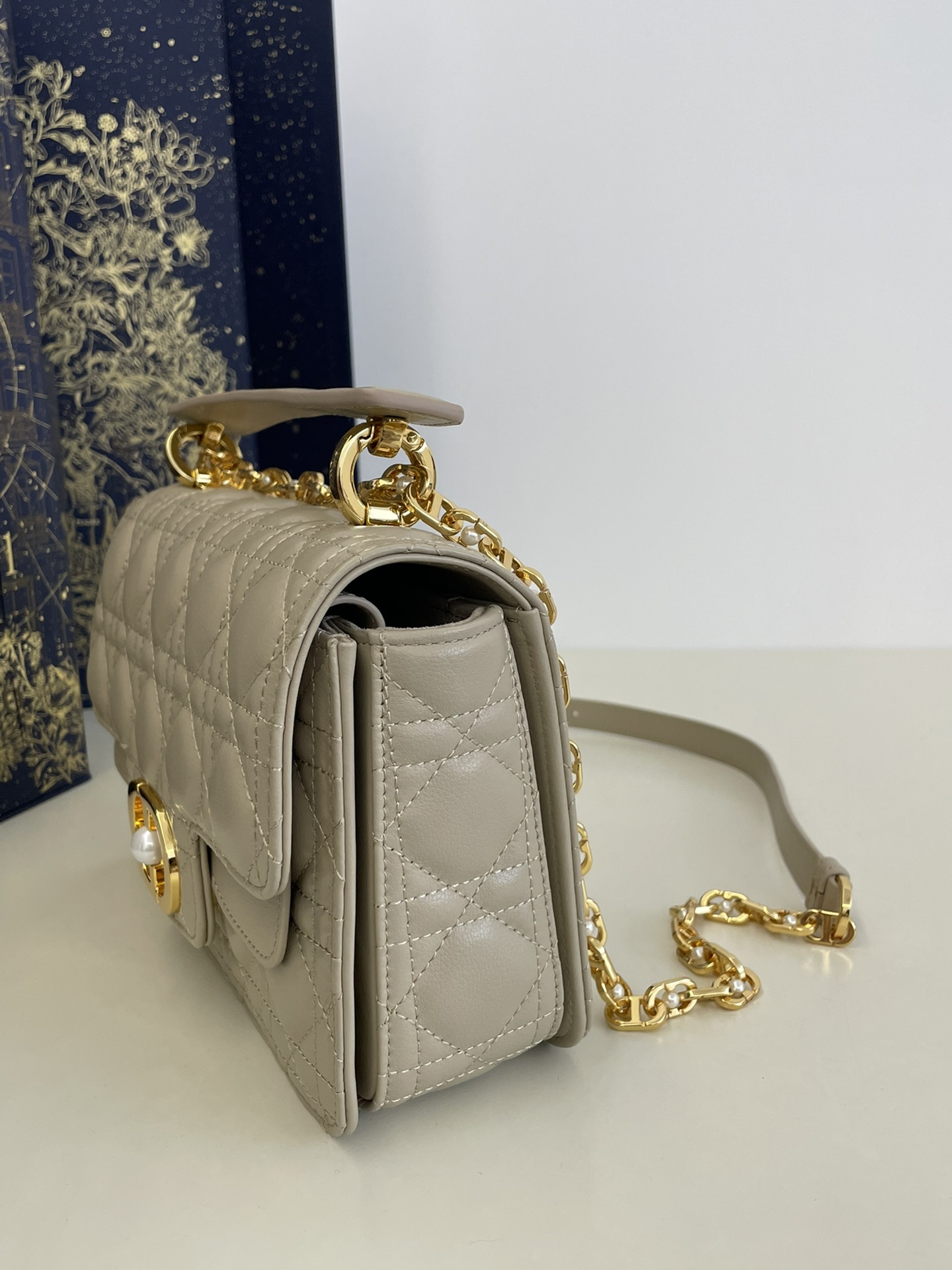 Medium Jolie Pearl Chain Bag Series, Cowhide, Size: 22*8*14cm