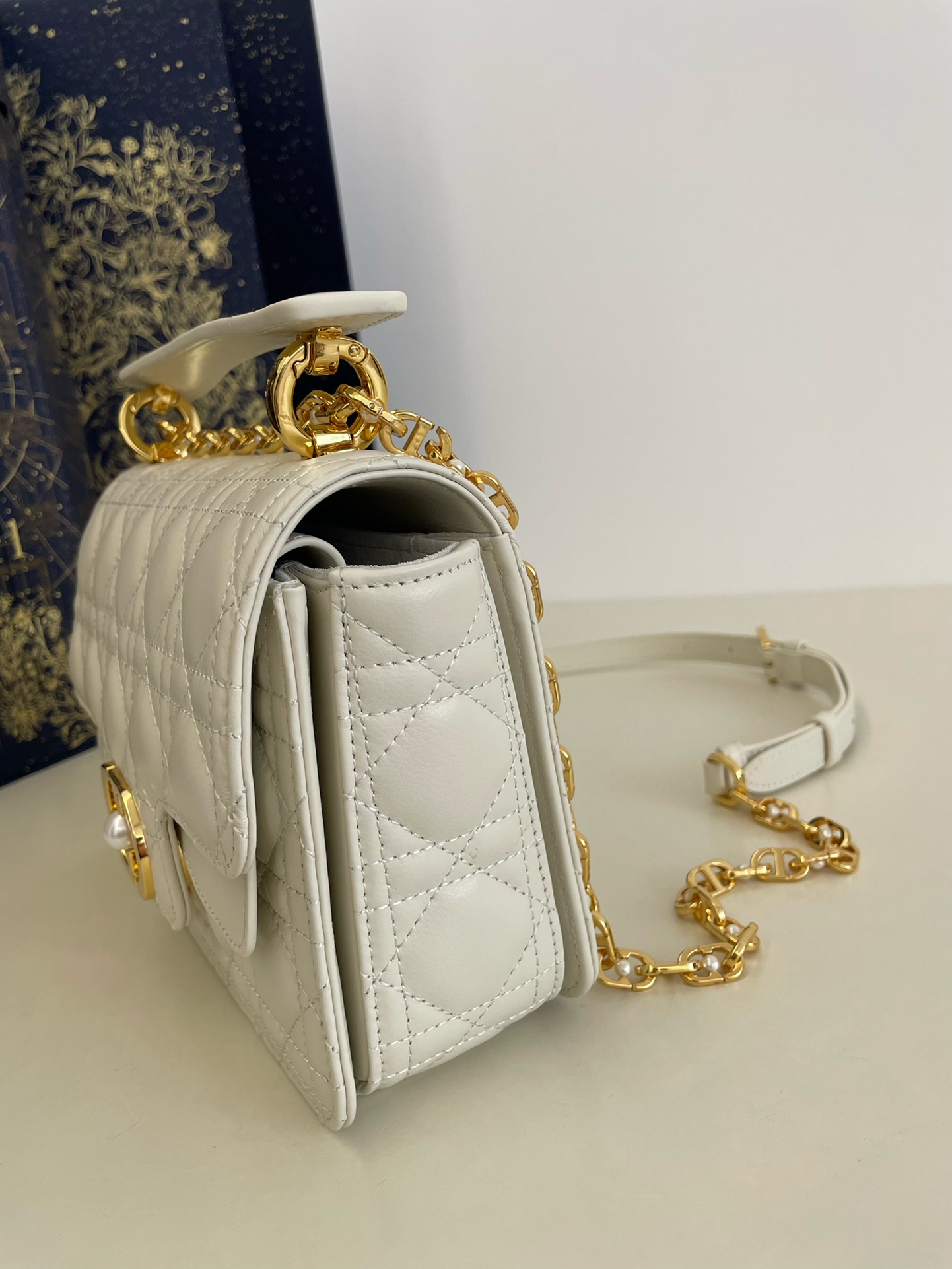 Medium Jolie Pearl Chain Bag Series, Cowhide, Size: 22*8*14cm