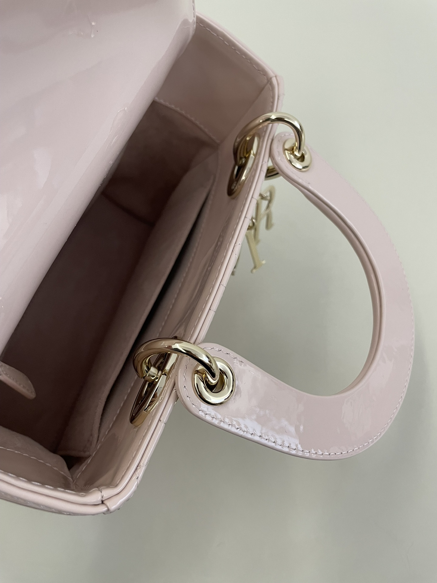 Lady Dior Four-Compartment Patent Leather Adjustable Shoulder Strap, Size: 20*8*17cm