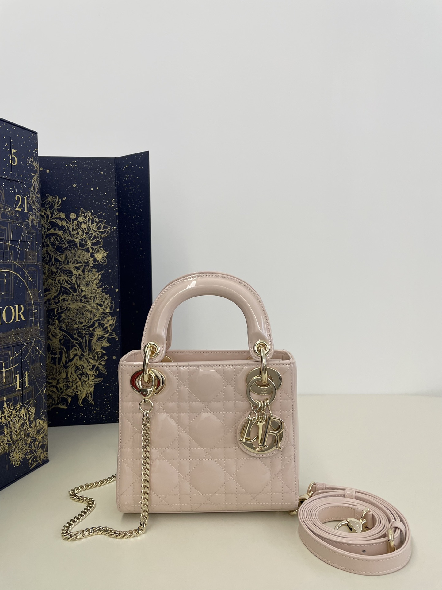 Three-Compartment Mini Bag, Classic Lady Dior Patent Leather, Size: 17*7*15cm