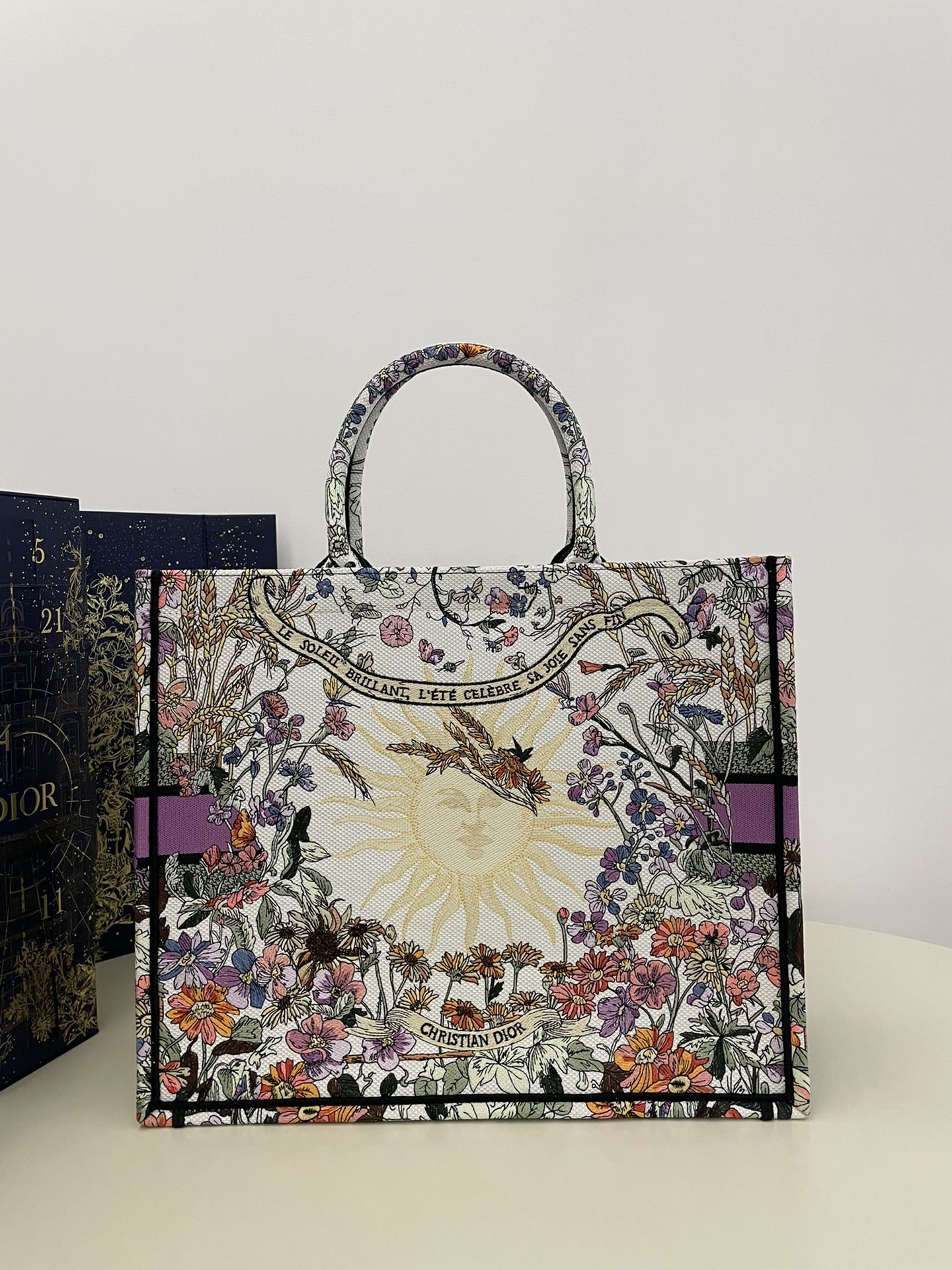 Four Seasons Tote Series, Flower Embroidery Pattern, Large Size: 36*18*28cm