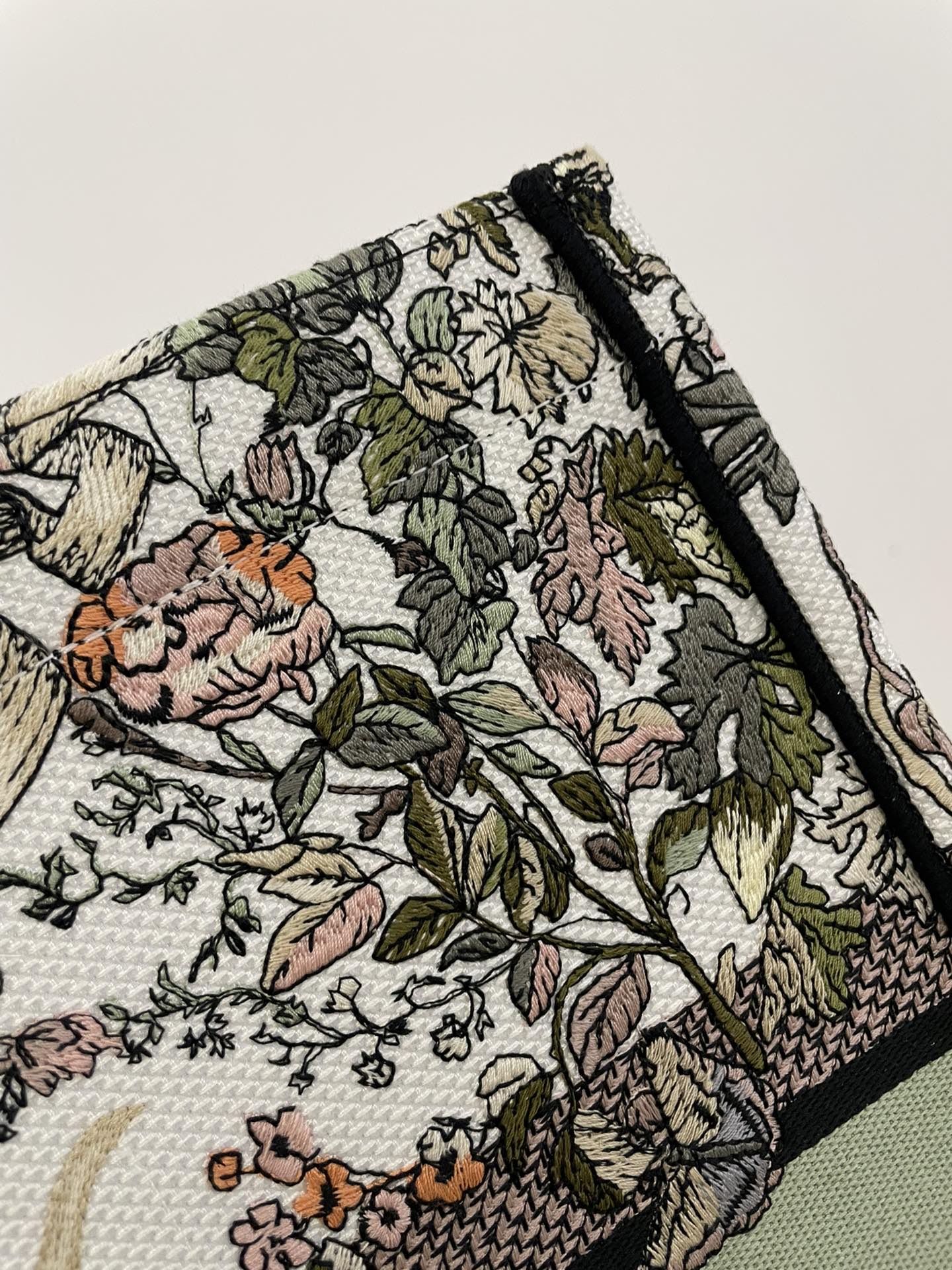 Four Seasons Tote Series, Flower Embroidery Pattern, Large Size: 36*18*28cm