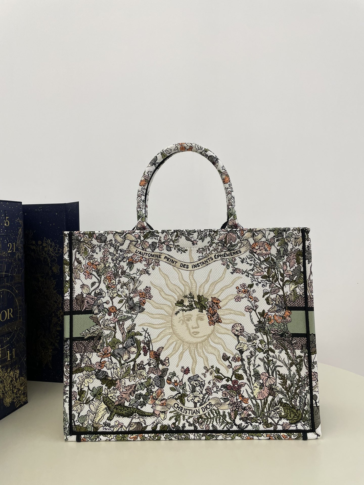 Four Seasons Tote Series, Flower Embroidery Pattern, Large Size: 36*18*28cm