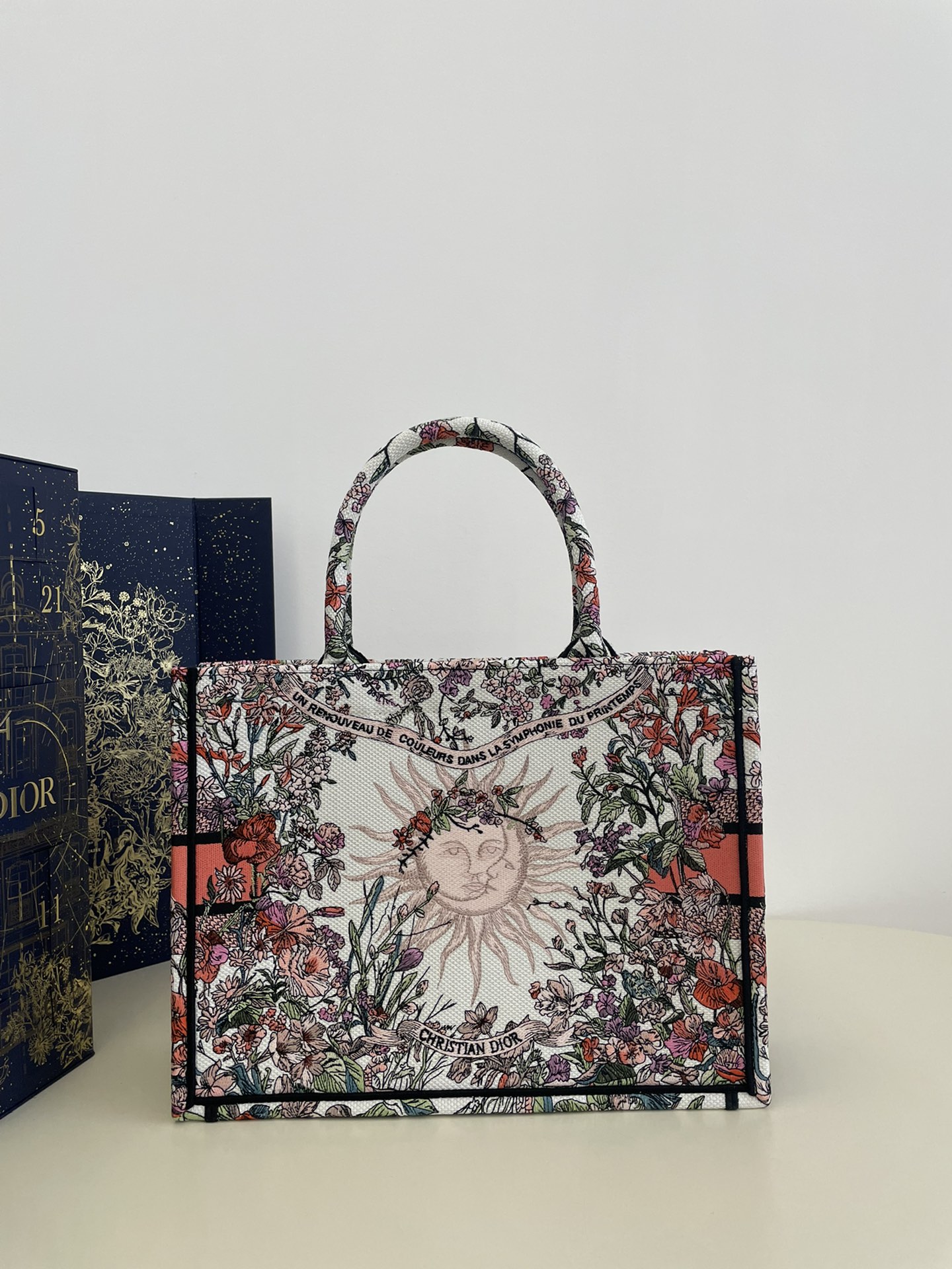 Four Seasons Tote Series, Flower Embroidery Pattern, Medium Size: 36*18*28cm