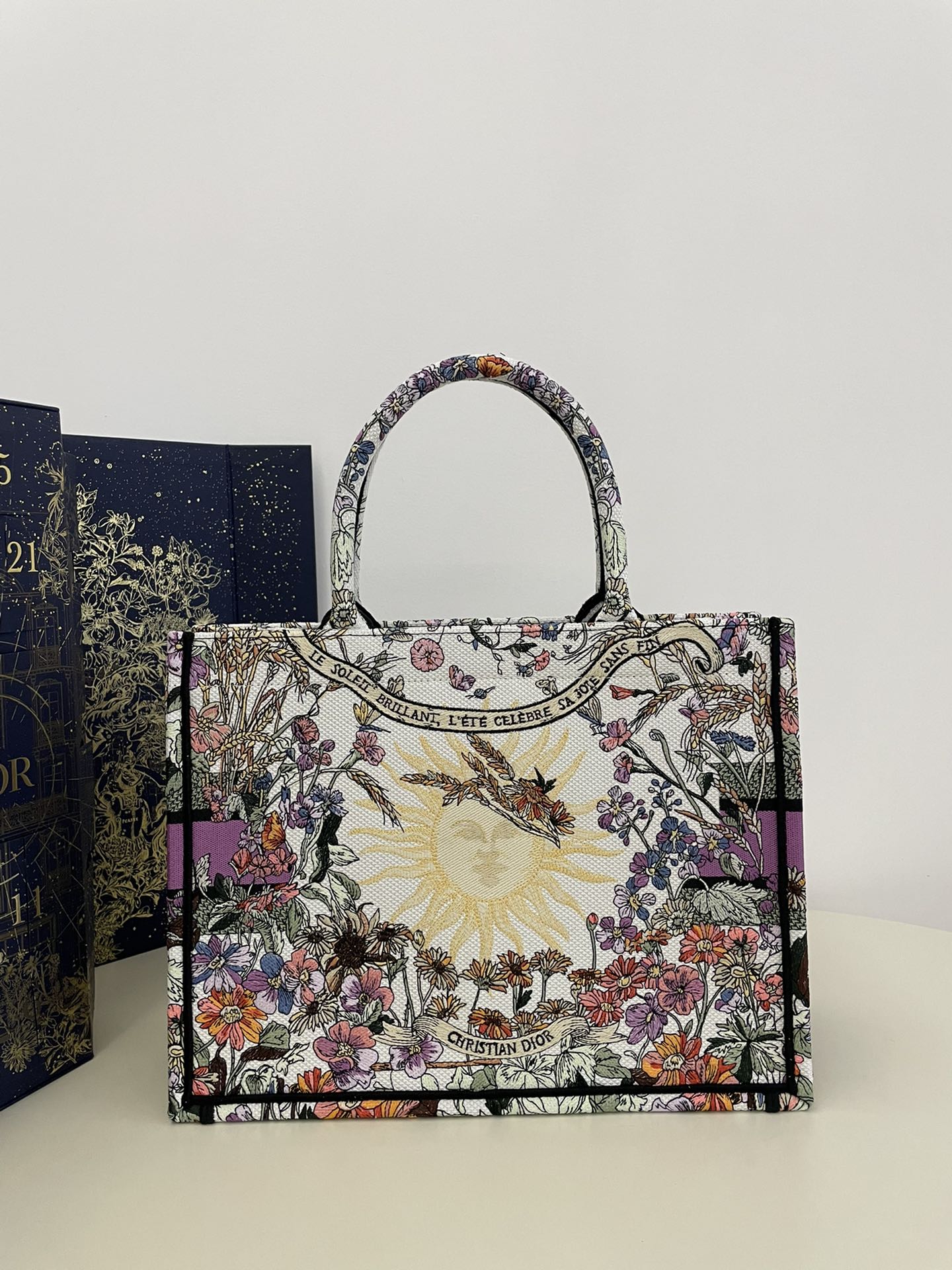 Four Seasons Tote Series, Flower Embroidery Pattern, Medium Size: 36*18*28cm