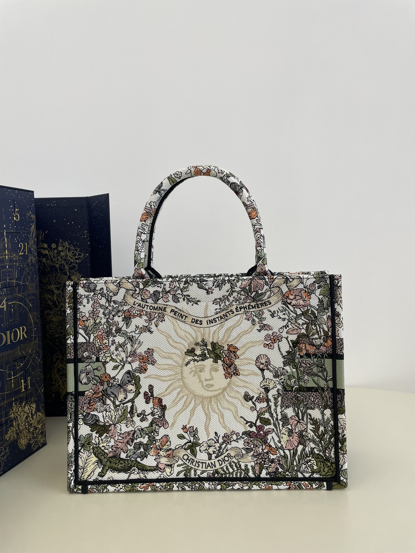 Four Seasons Tote Series, Flower Embroidery Pattern, Medium Size: 36*18*28cm