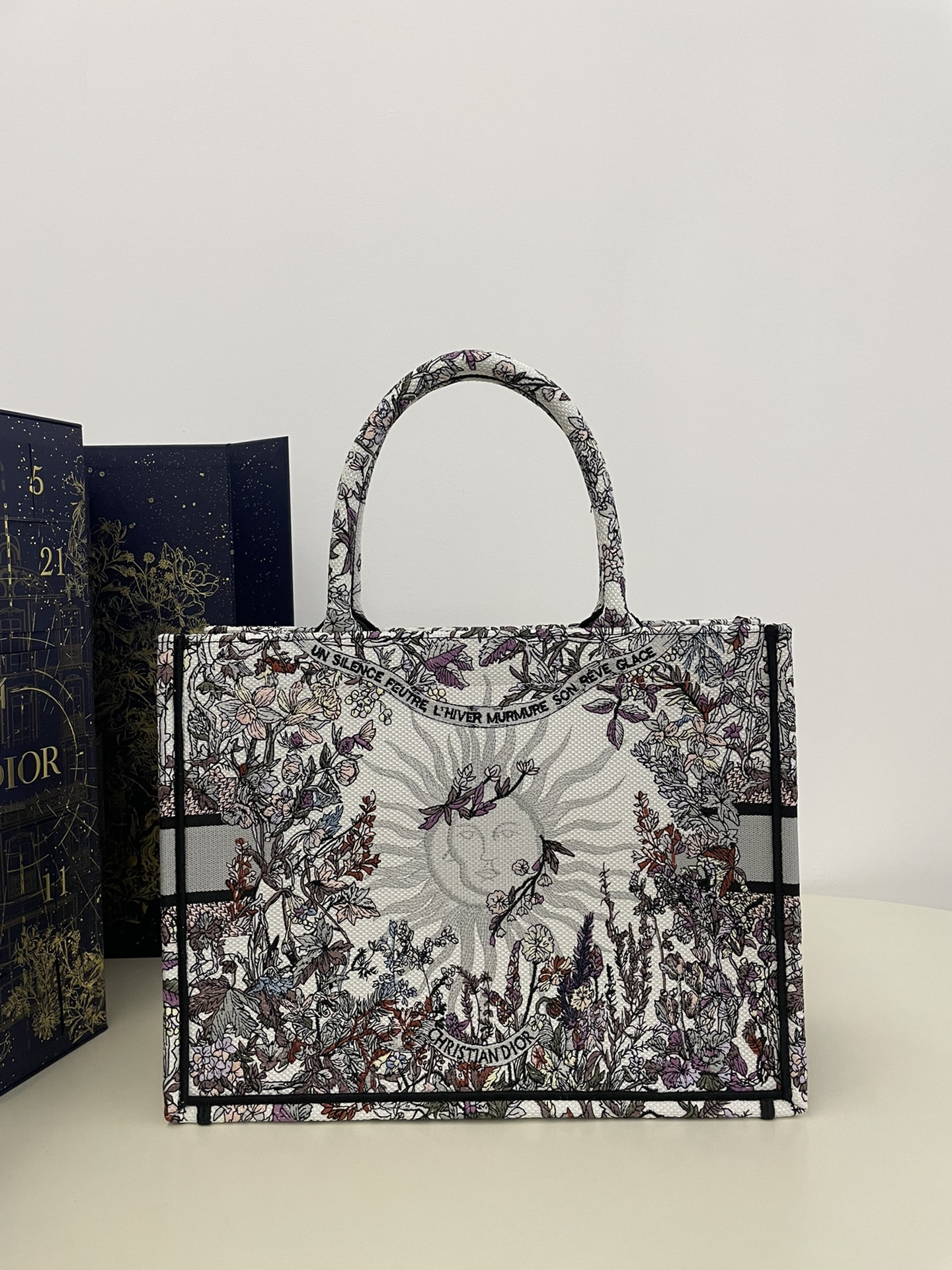 Four Seasons Tote Series, Flower Embroidery Pattern, Medium Size: 36*18*28cm