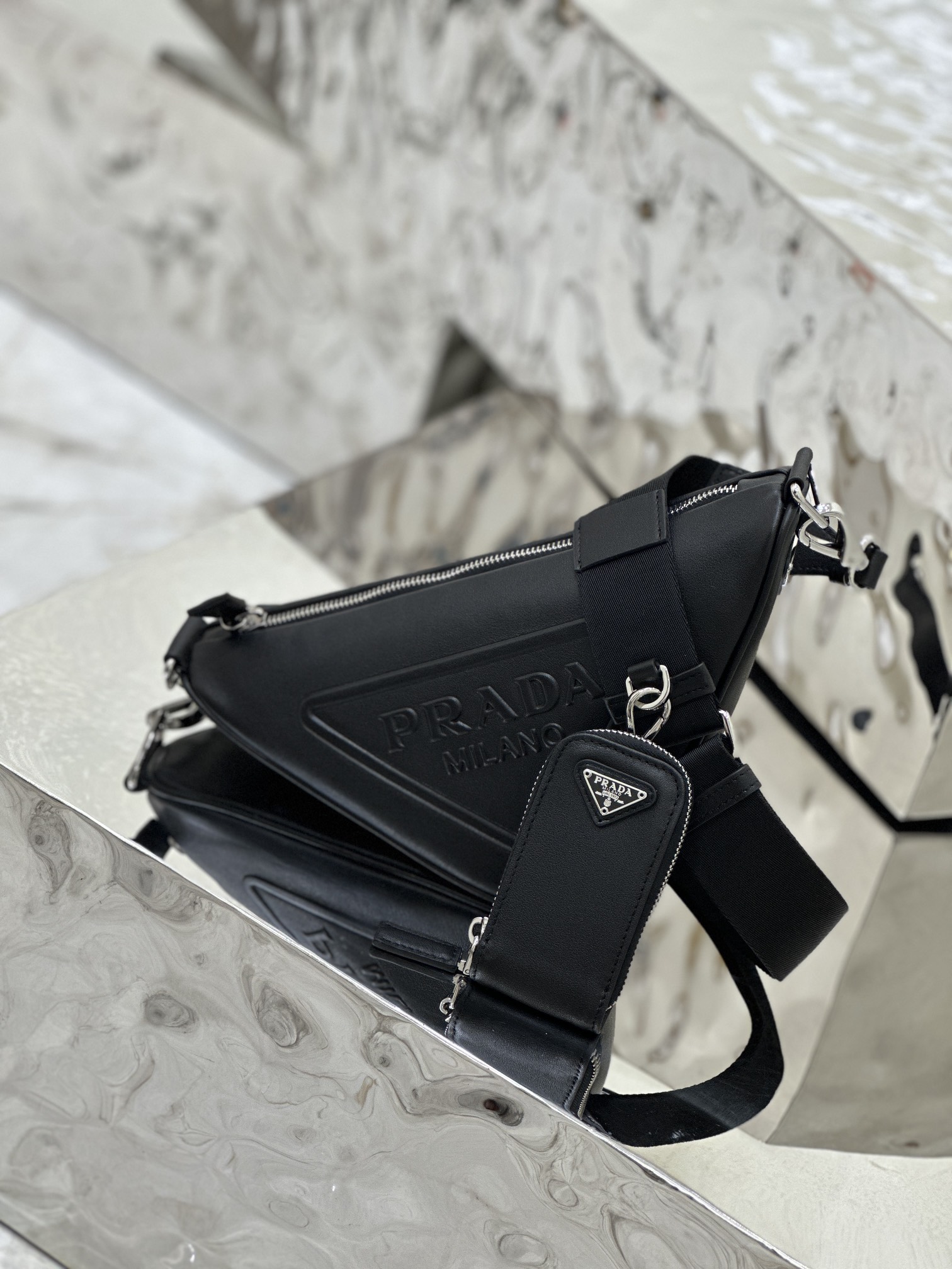 Prada Calf Leather Triangle Bag Imported Calf Leather, Soft and Delicate Model: 1BH190