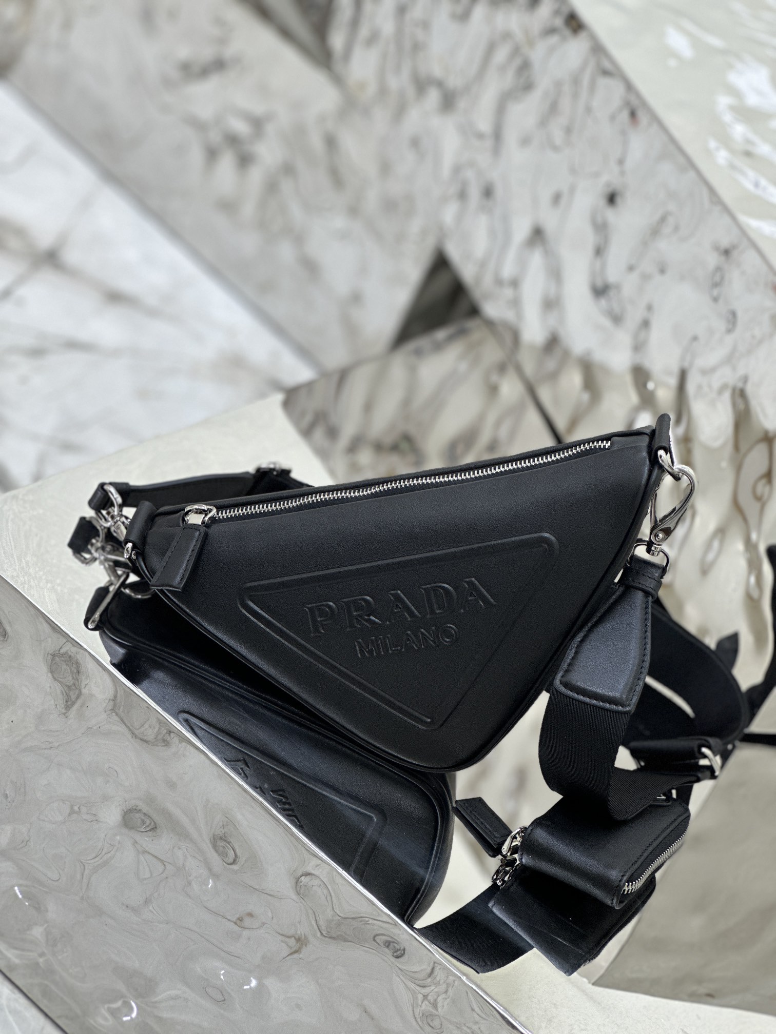 Prada Calf Leather Triangle Bag Imported Calf Leather, Soft and Delicate Model: 1BH190