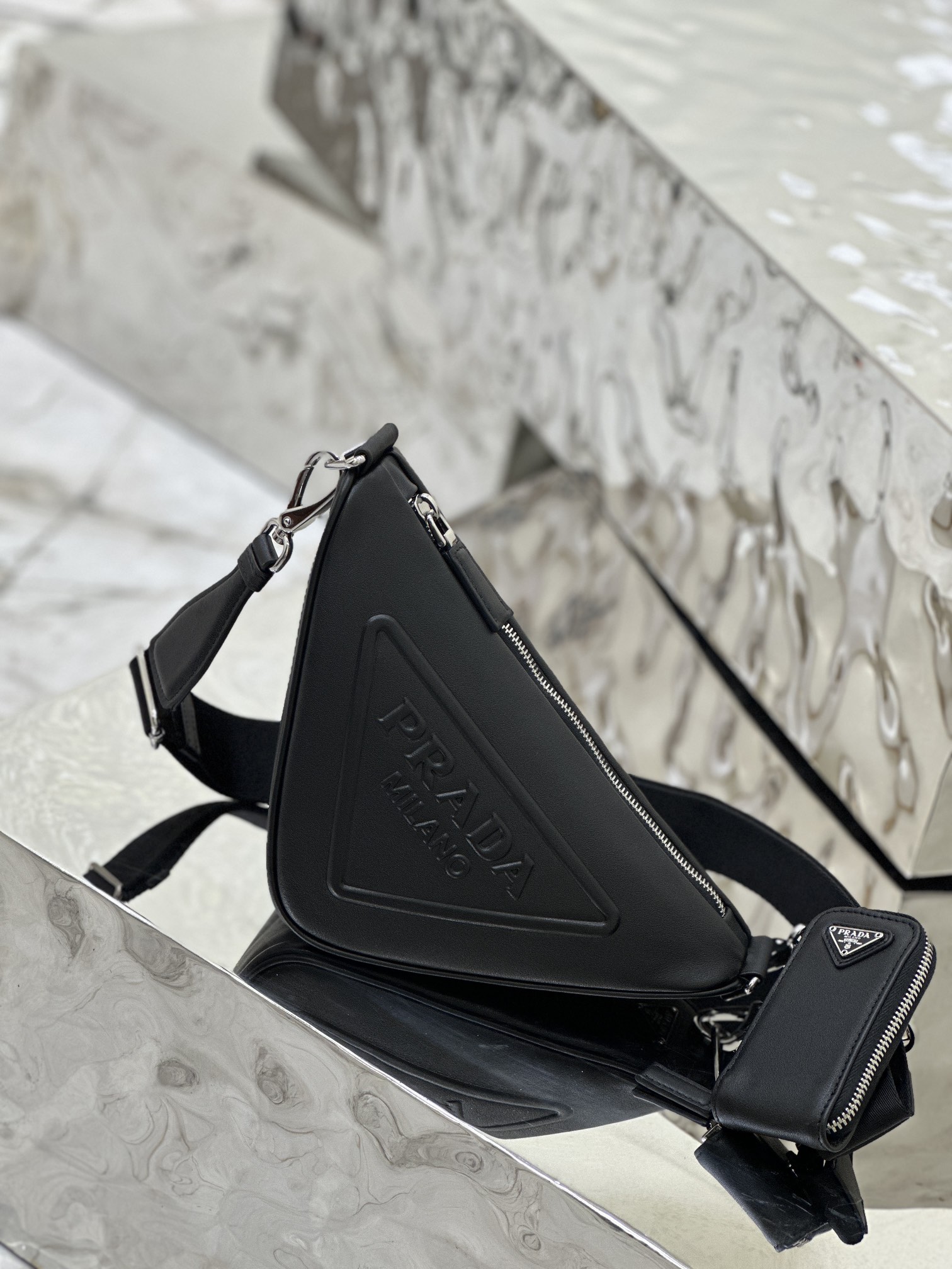 Prada Calf Leather Triangle Bag Imported Calf Leather, Soft and Delicate Model: 1BH190