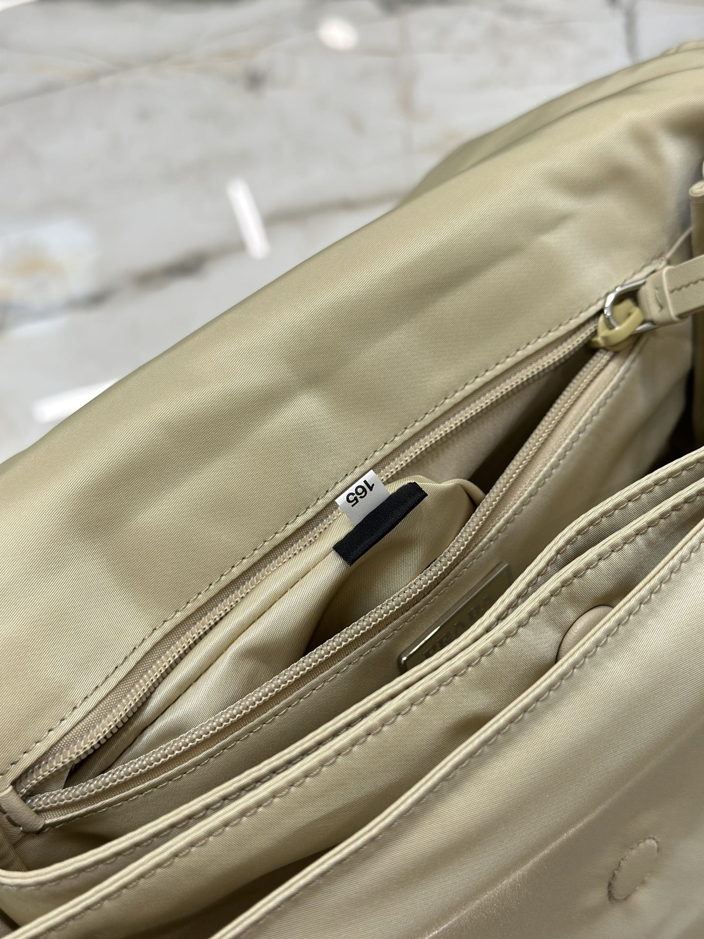 Cini Series Messenger Bag (Medium) Model: 1BD255