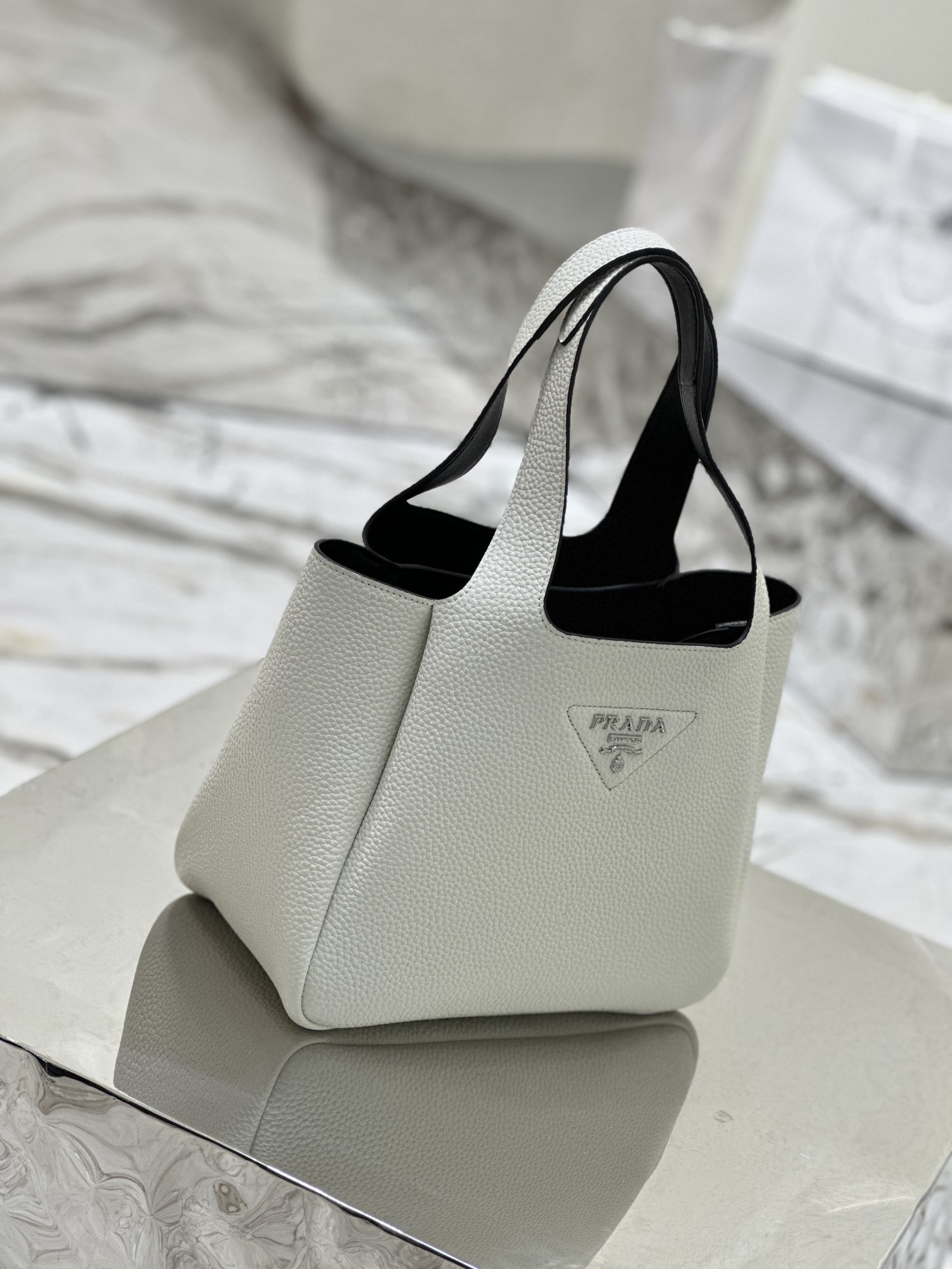 Vegetable Basket Bucket Bag (Large) Soft and Delicate Calf Leather Vegetable Basket Tote Underarm Bag, Fully Leather Inside and Out Model: 1BG335