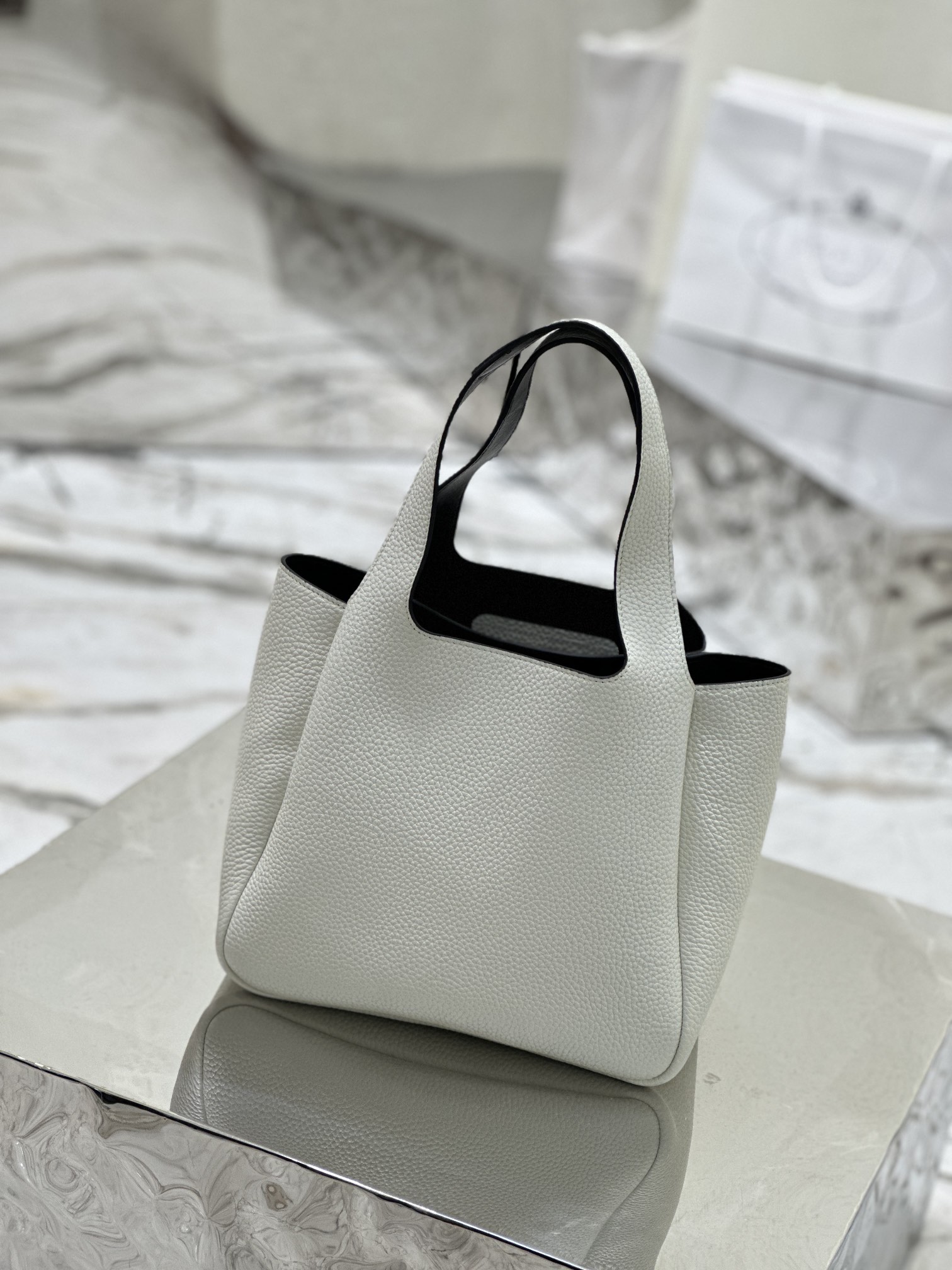 Vegetable Basket Bucket Bag (Large) Soft and Delicate Calf Leather Vegetable Basket Tote Underarm Bag, Fully Leather Inside and Out Model: 1BG335