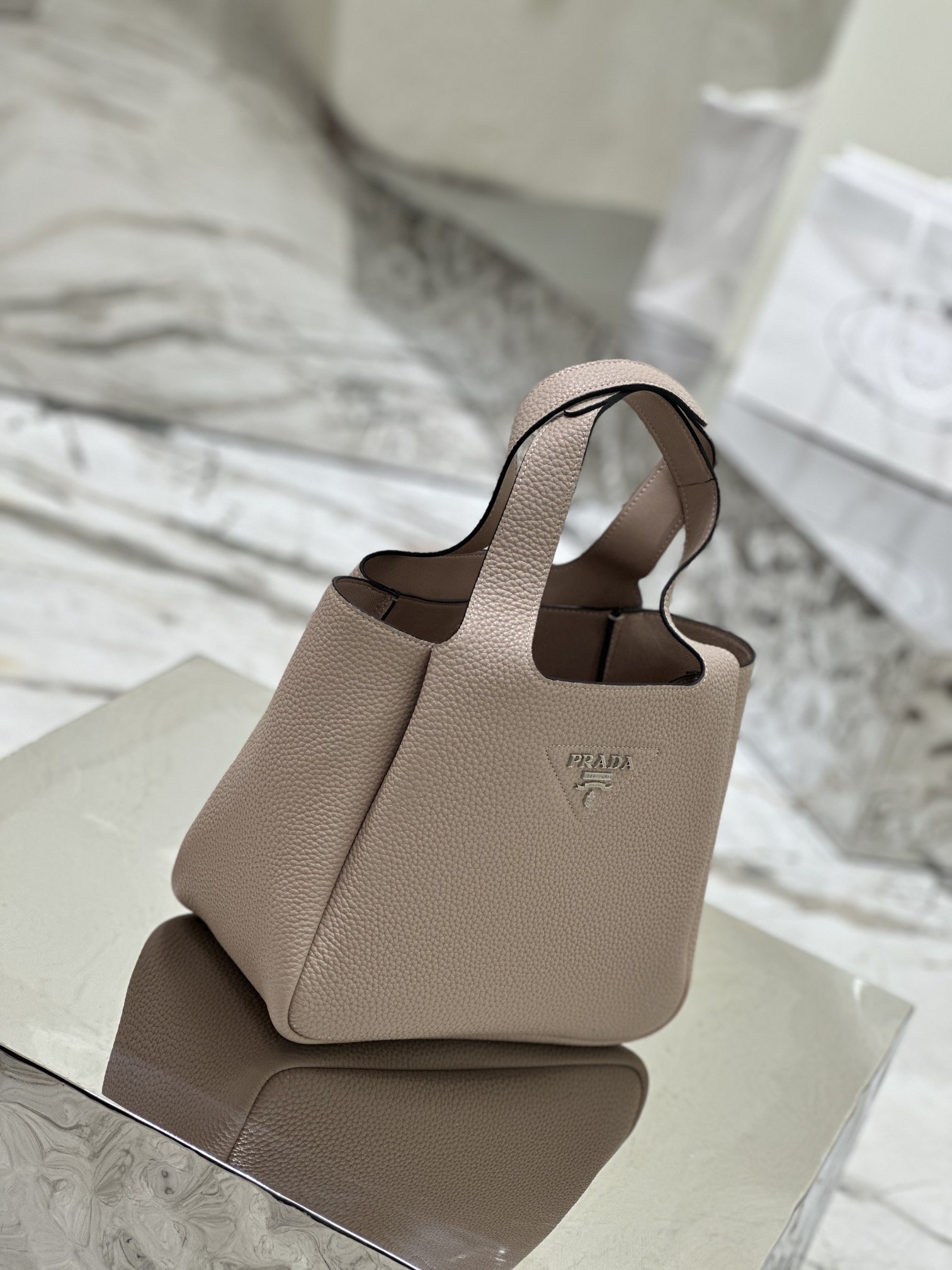 Vegetable Basket Bucket Bag (Large) Soft and Delicate Calf Leather Vegetable Basket Tote Underarm Bag, Fully Leather Inside and Out Model: 1BG335