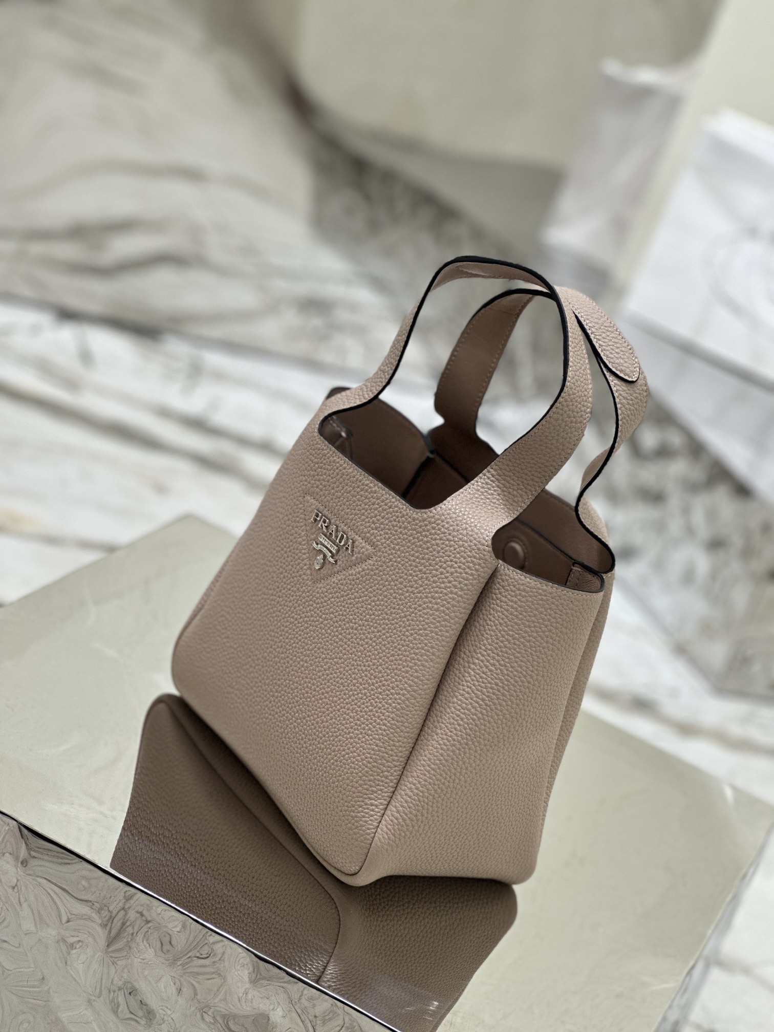 Vegetable Basket Bucket Bag (Large) Soft and Delicate Calf Leather Vegetable Basket Tote Underarm Bag, Fully Leather Inside and Out Model: 1BG335