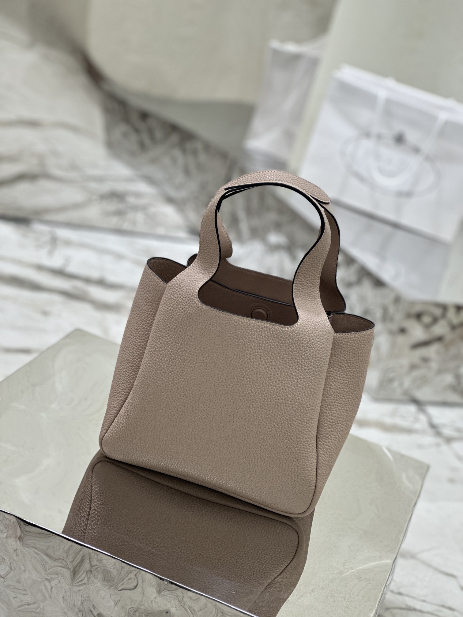 Vegetable Basket Bucket Bag (Large) Soft and Delicate Calf Leather Vegetable Basket Tote Underarm Bag, Fully Leather Inside and Out Model: 1BG335