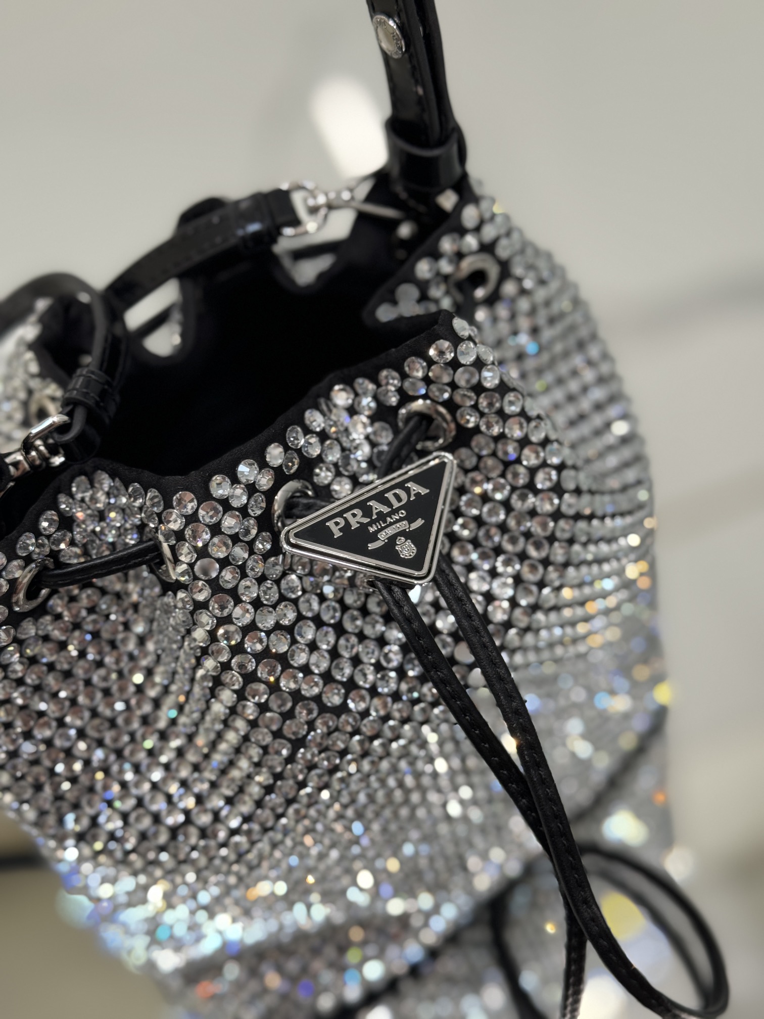 Crystal Bucket Bag Made of Crystal and Satin Materials, Style No: 1BE067