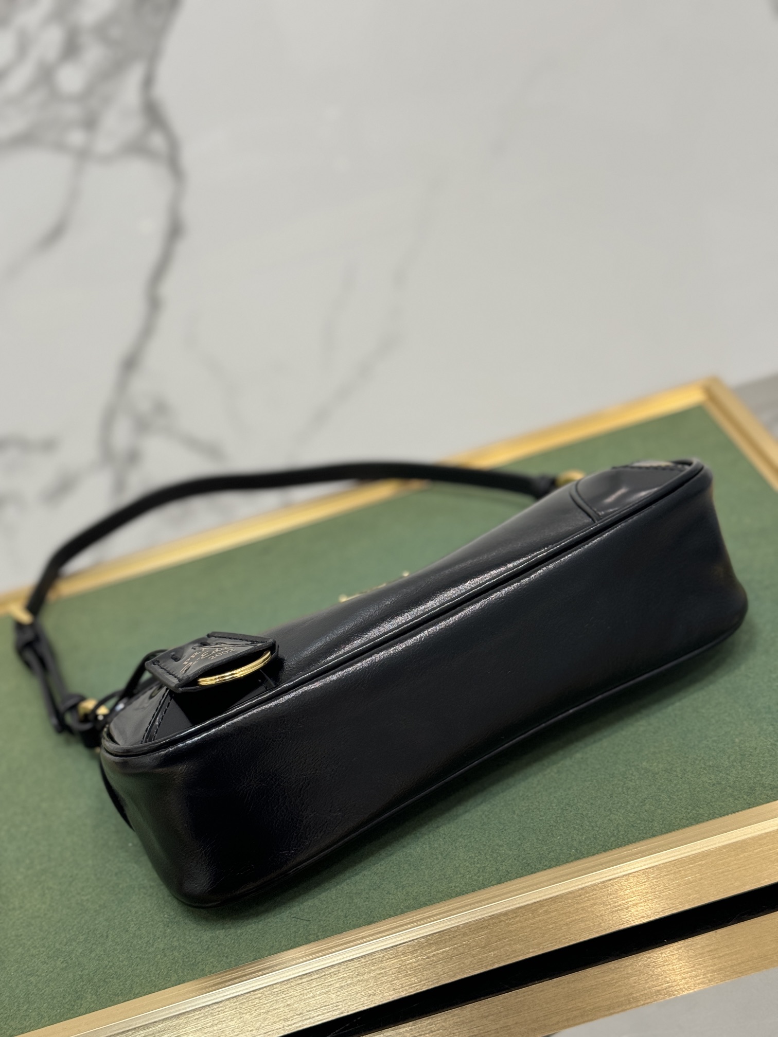 Oil wax leather baguette bag, imported oil wax leather, Model No: 1BC201  