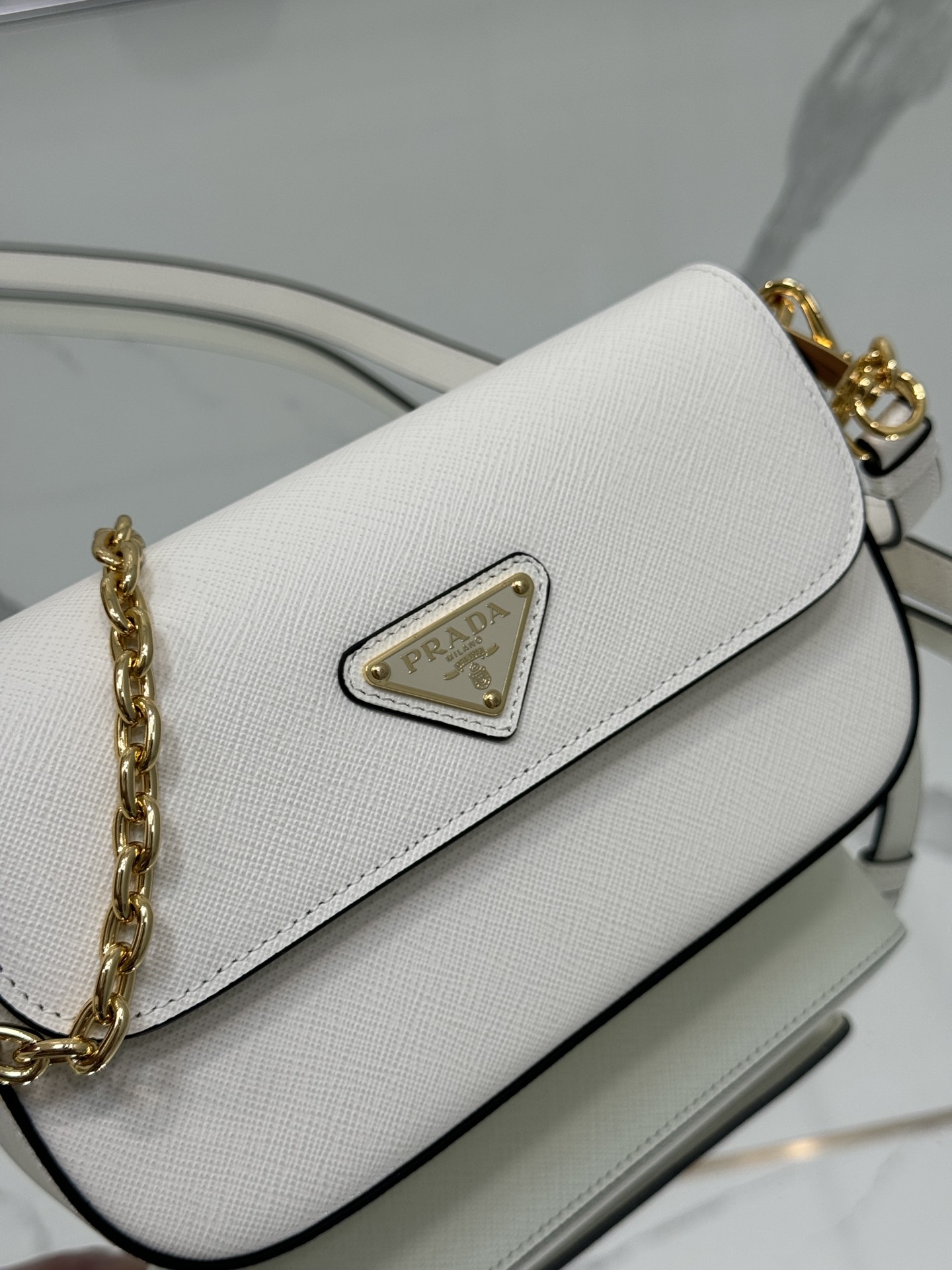 New chain crossbody bag, made of Saffiano leather with lamb leather interior, Model No: 1BD356  