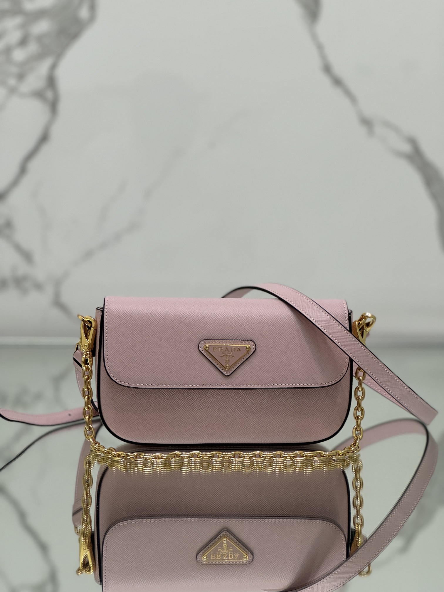 New chain crossbody bag, made of Saffiano leather with lamb leather interior, Model No: 1BD356