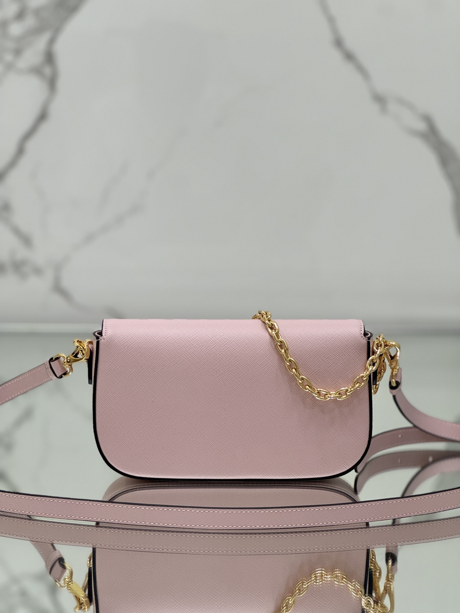 New chain crossbody bag, made of Saffiano leather with lamb leather interior, Model No: 1BD356