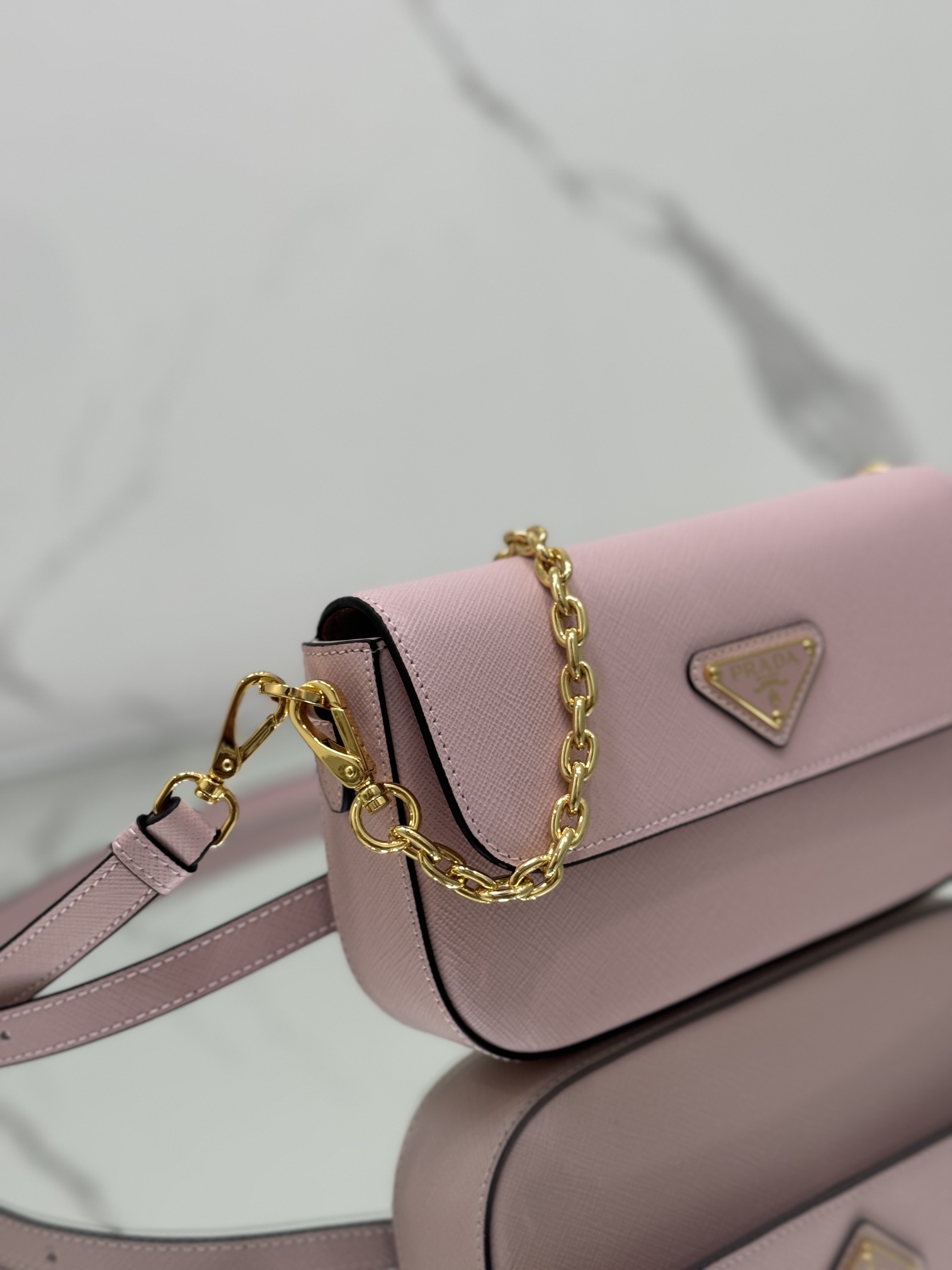 New chain crossbody bag, made of Saffiano leather with lamb leather interior, Model No: 1BD356