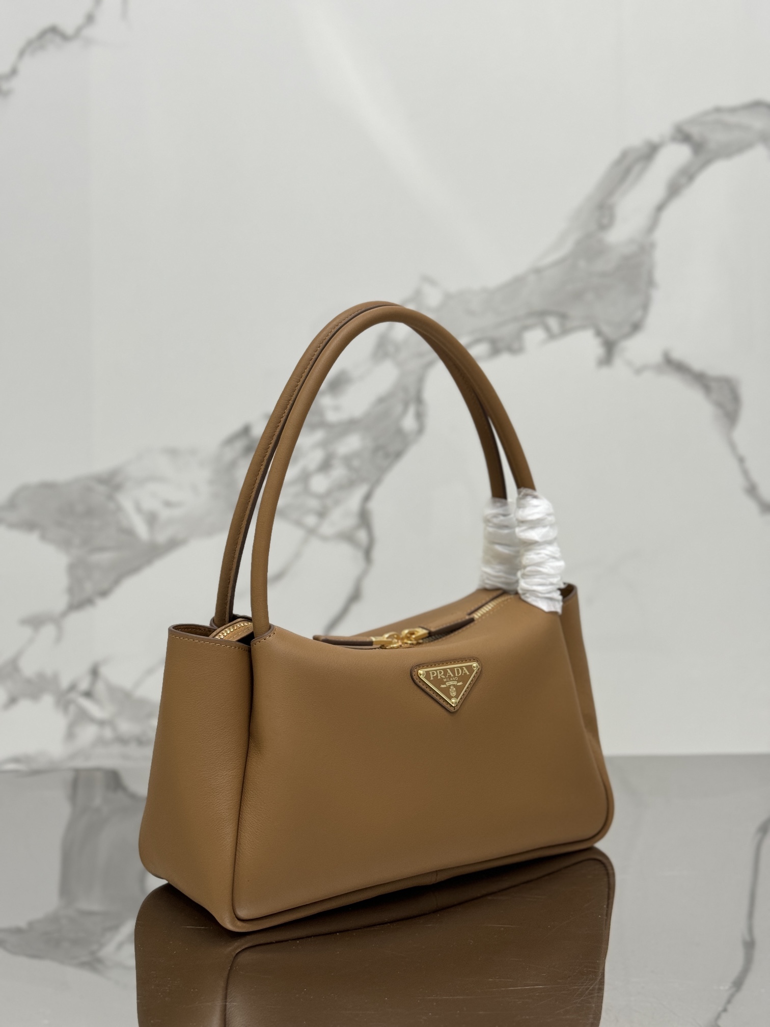 Leather handbag, imported calf leather, with imported lamb leather interior. Model No: 1BA444  