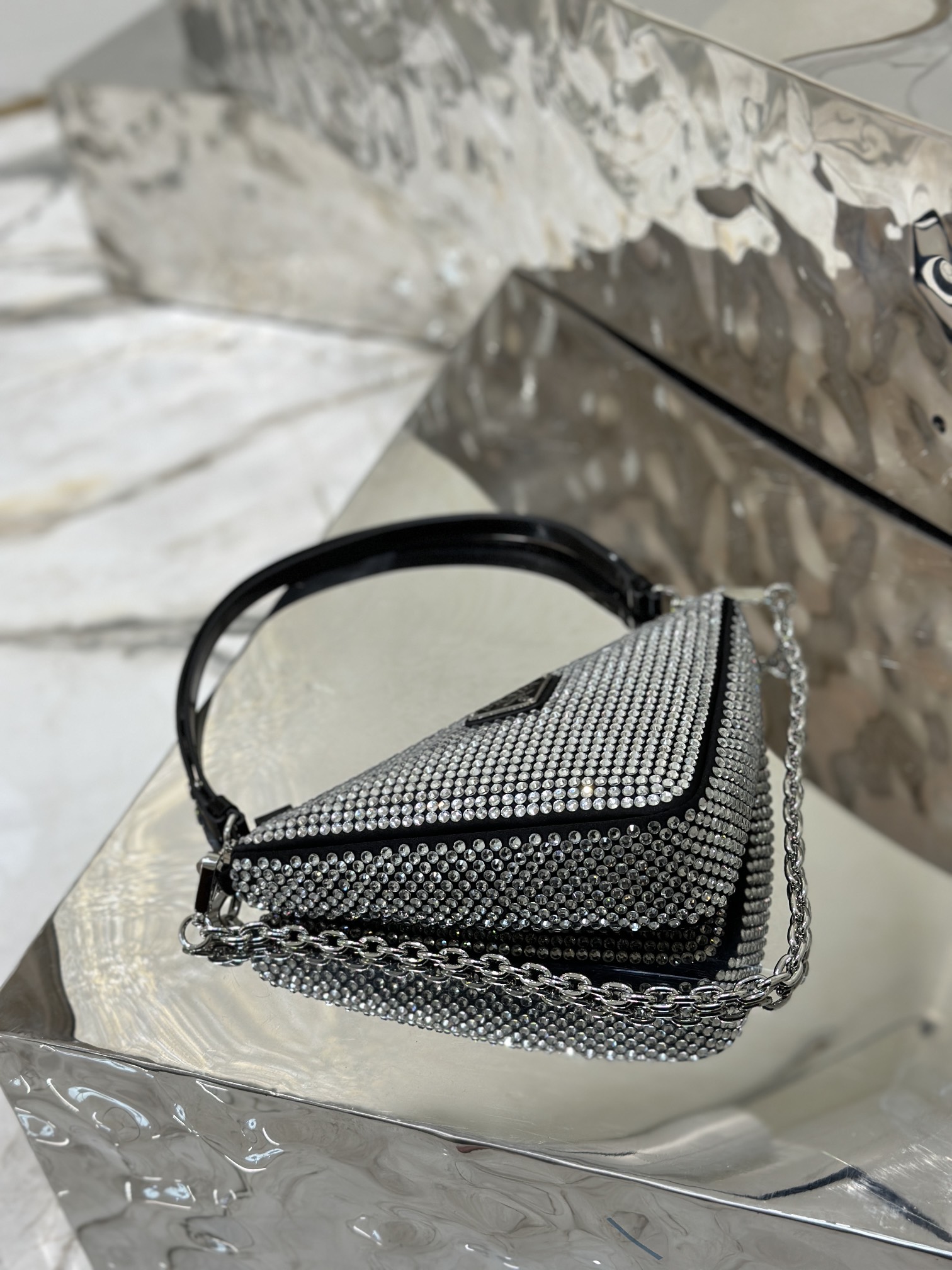 Triangle diamond bag, adorned with imitation crystal decoration. Model No: 1BC190