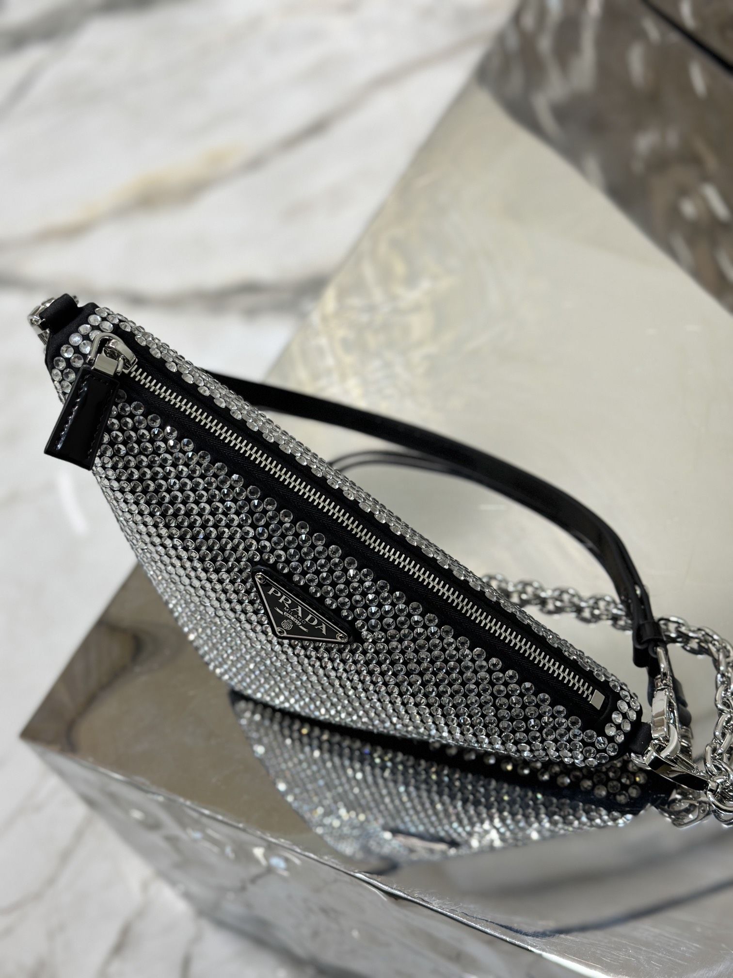 Triangle diamond bag, adorned with imitation crystal decoration. Model No: 1BC190