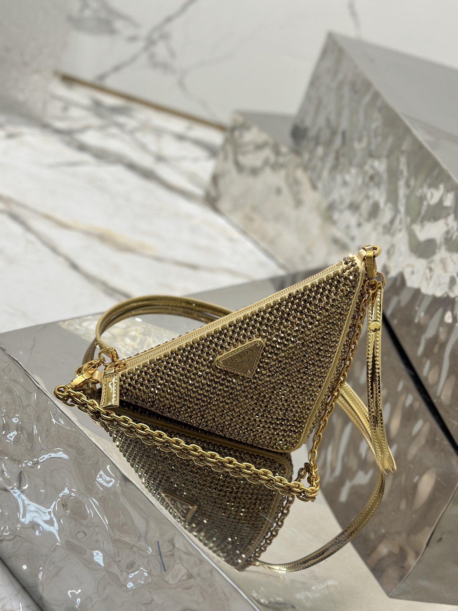 Triangle diamond Bag, adorned with imitation crystal decoration. Model No: 1BC190  