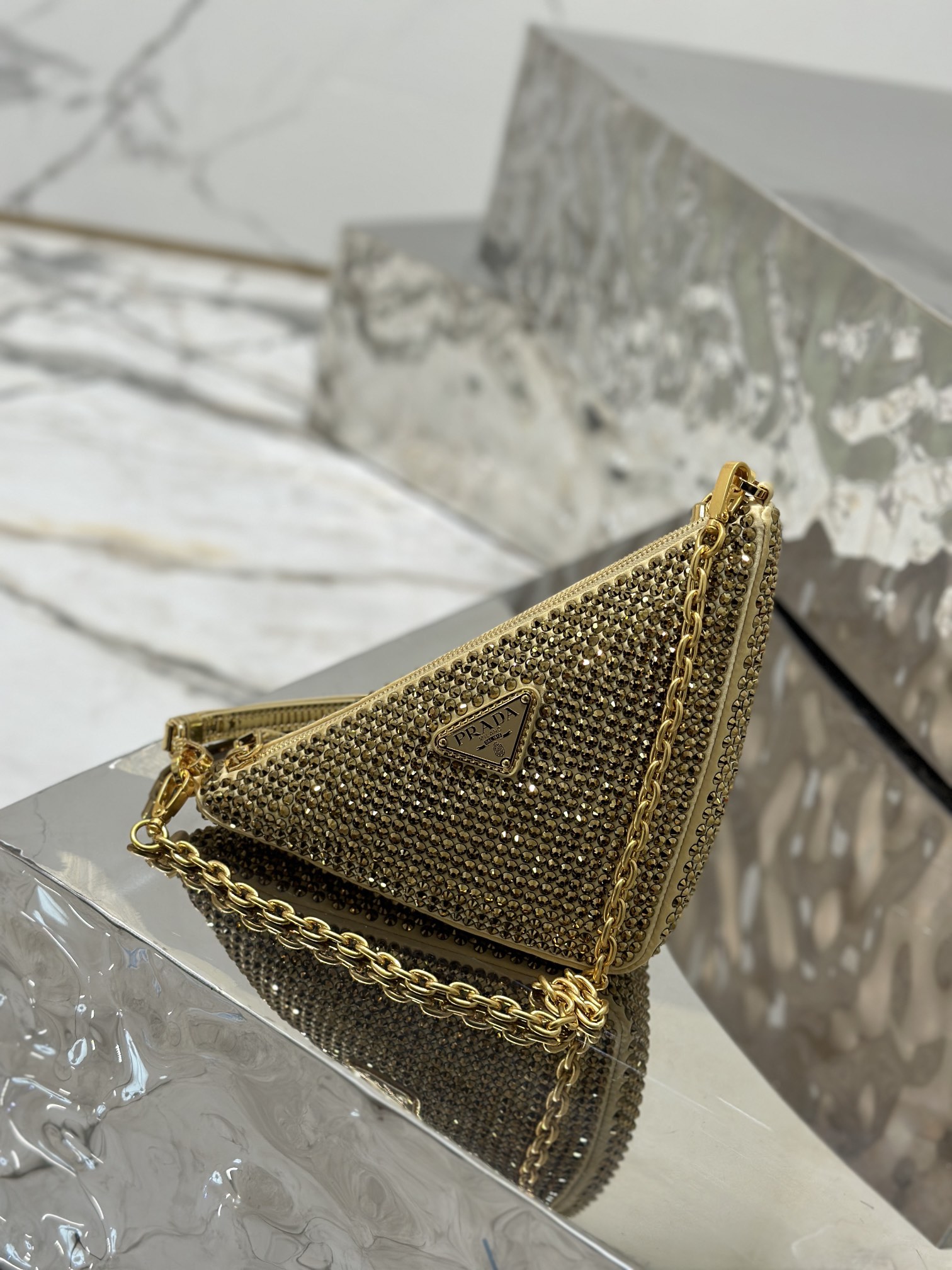 Triangle diamond Bag, adorned with imitation crystal decoration. Model No: 1BC190  